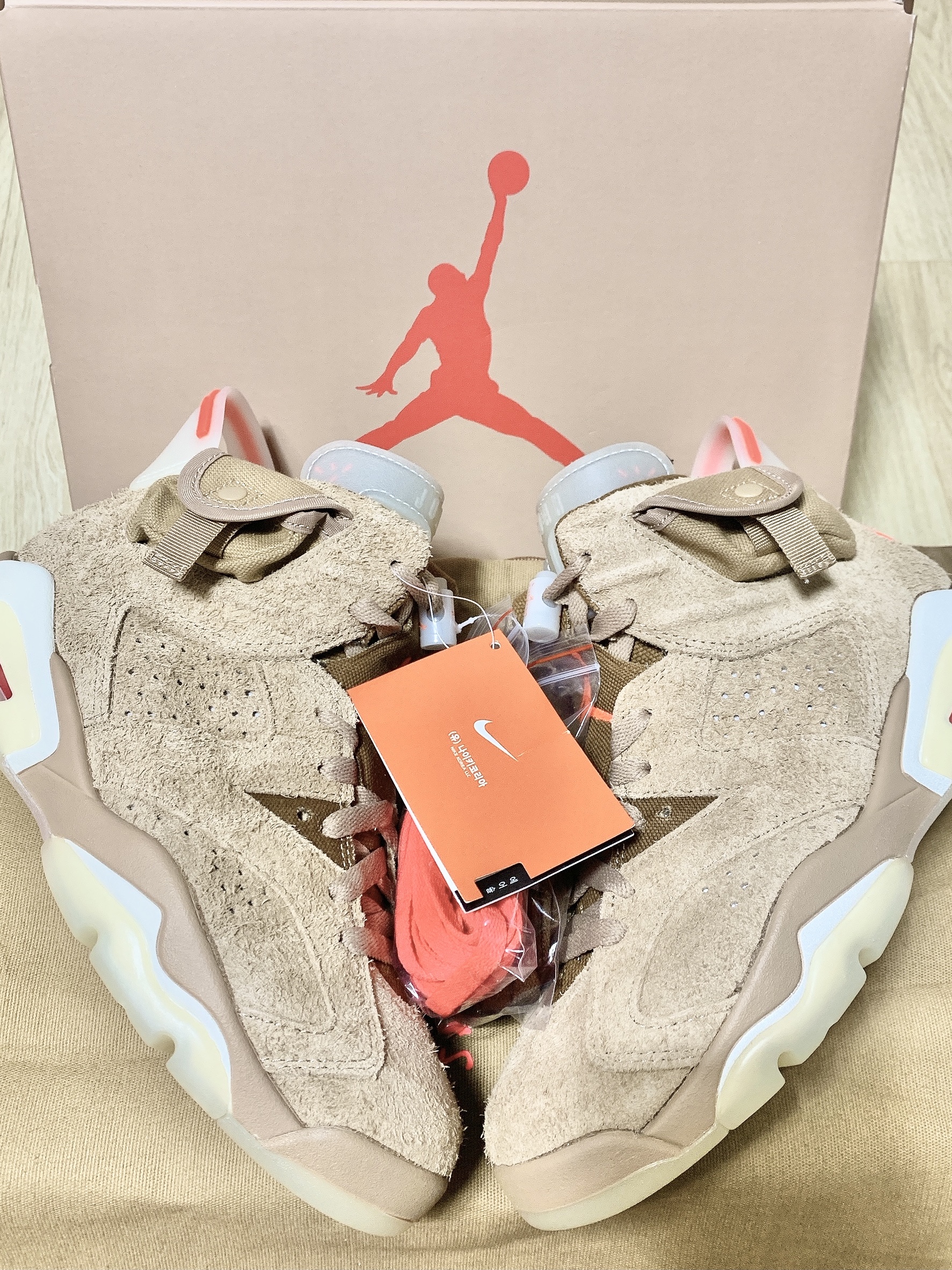 Jordan 6 x Travis Scott Retro SP British Khaki 착용 스타일
