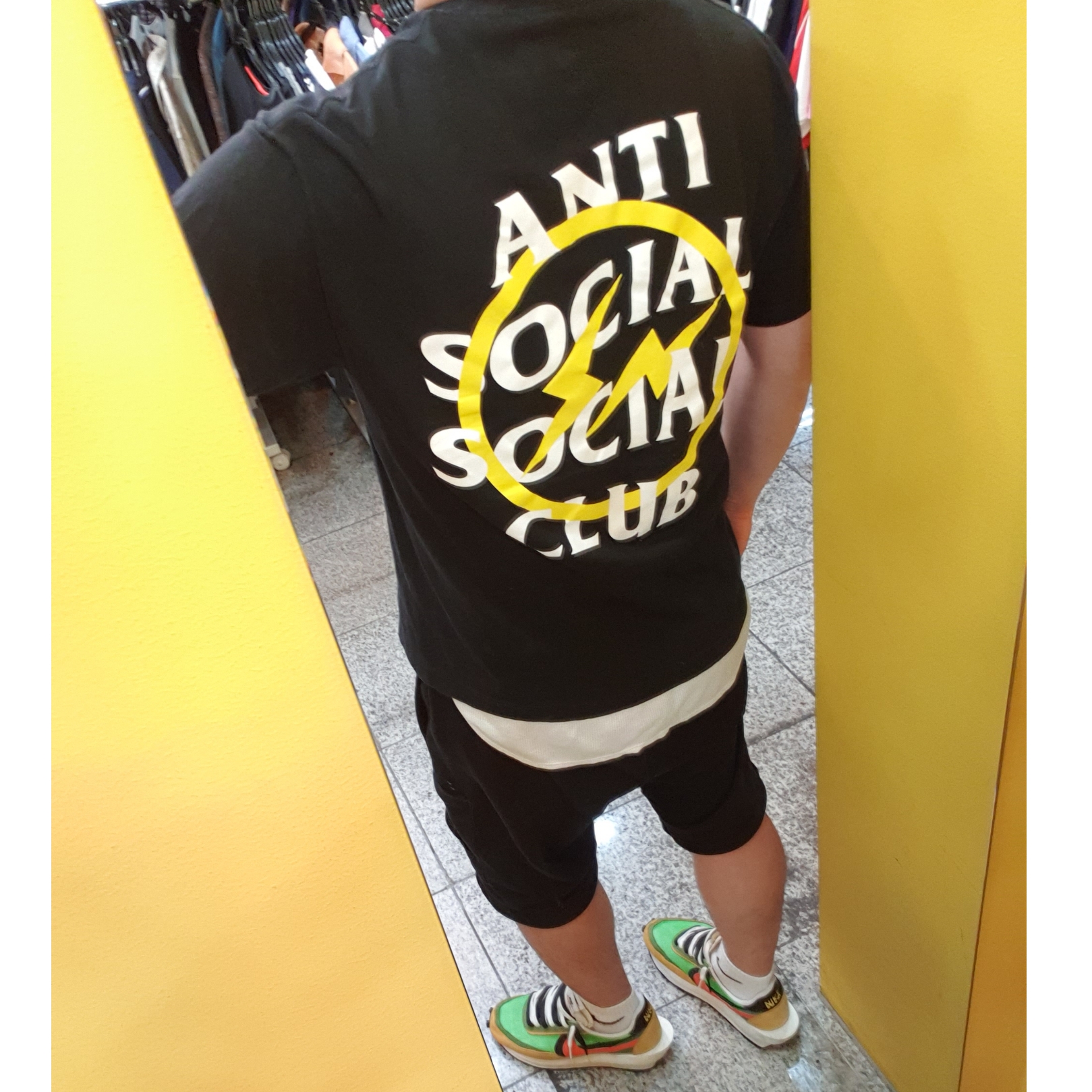 Anti Social Social Club x Fragment Bolt T-Shirt Yellow, Nike x Sacai LDWaffle Green Multi 착용 스타일