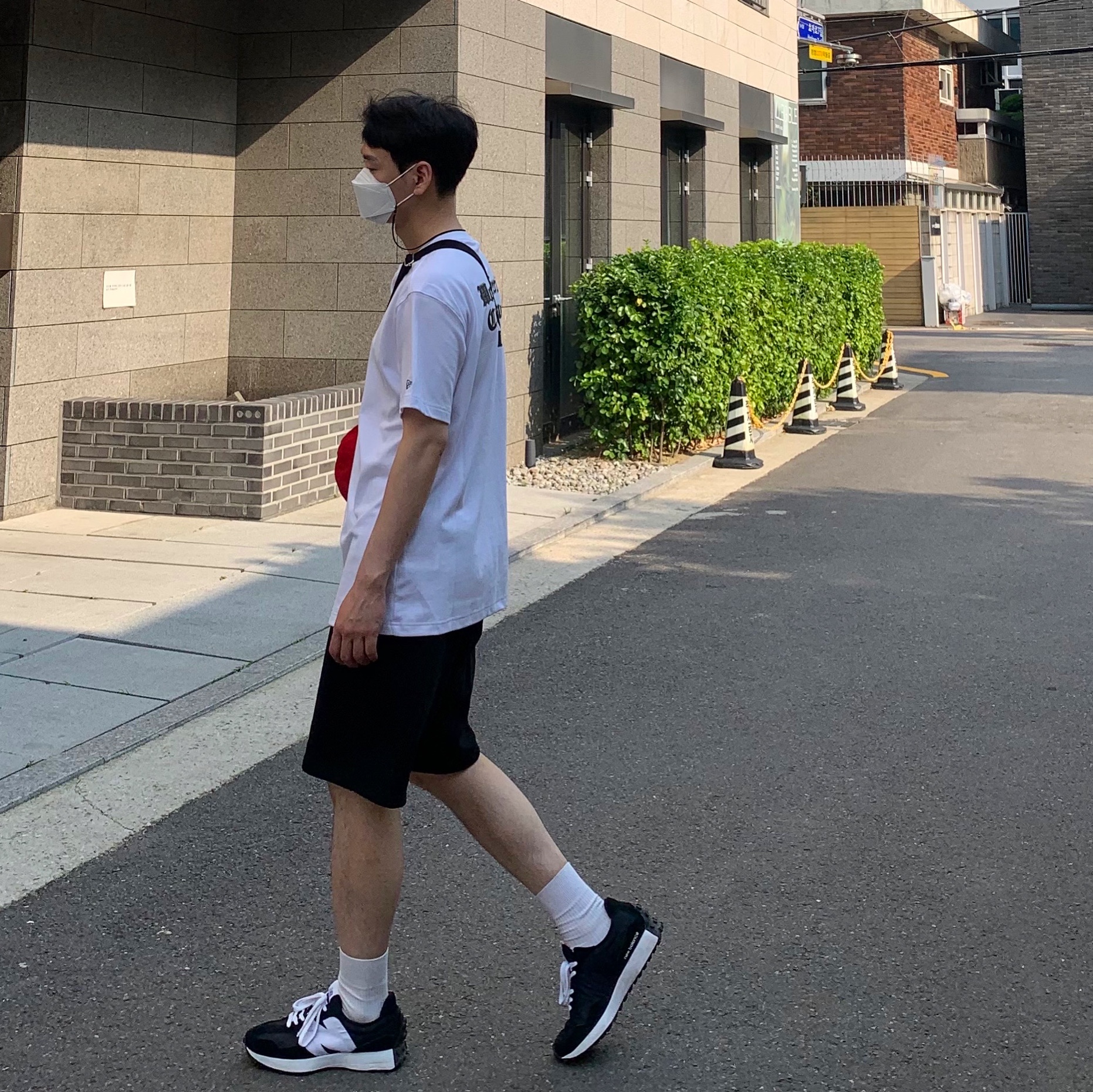New Balance 327 Black 착용 스타일