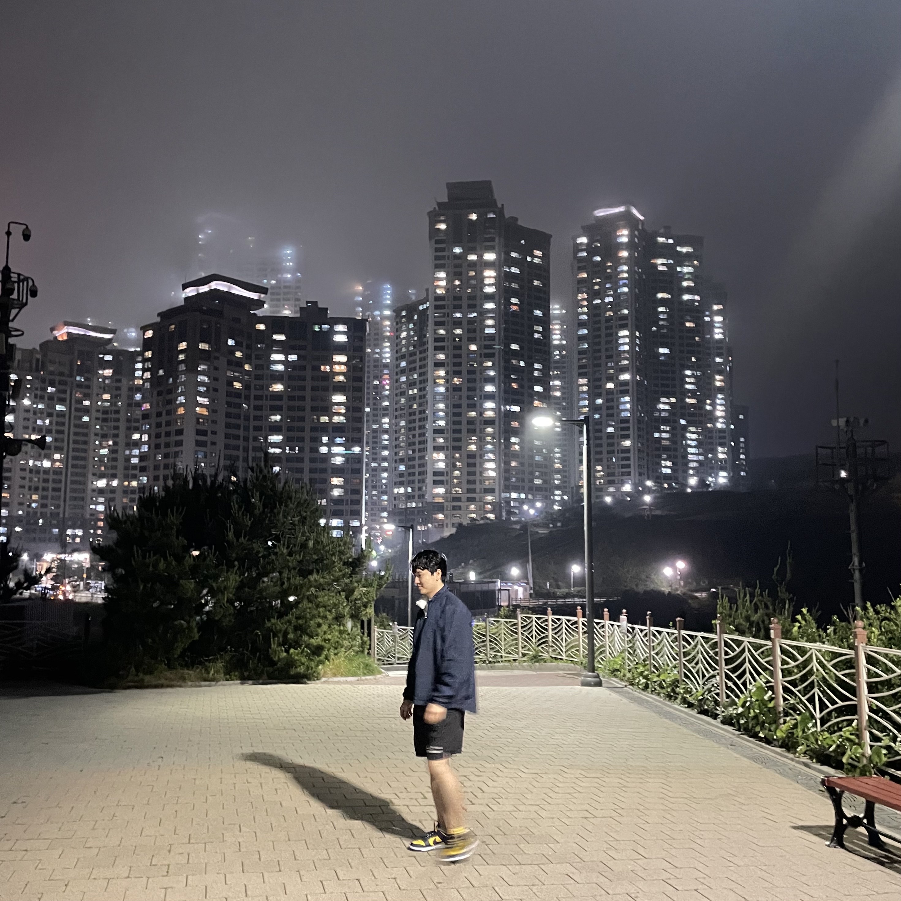 Nike x Kim Jones Reversible Wind Breaker Navy - US/EU, IAB Studio Woven Shorts Black 착용 스타일 - 2