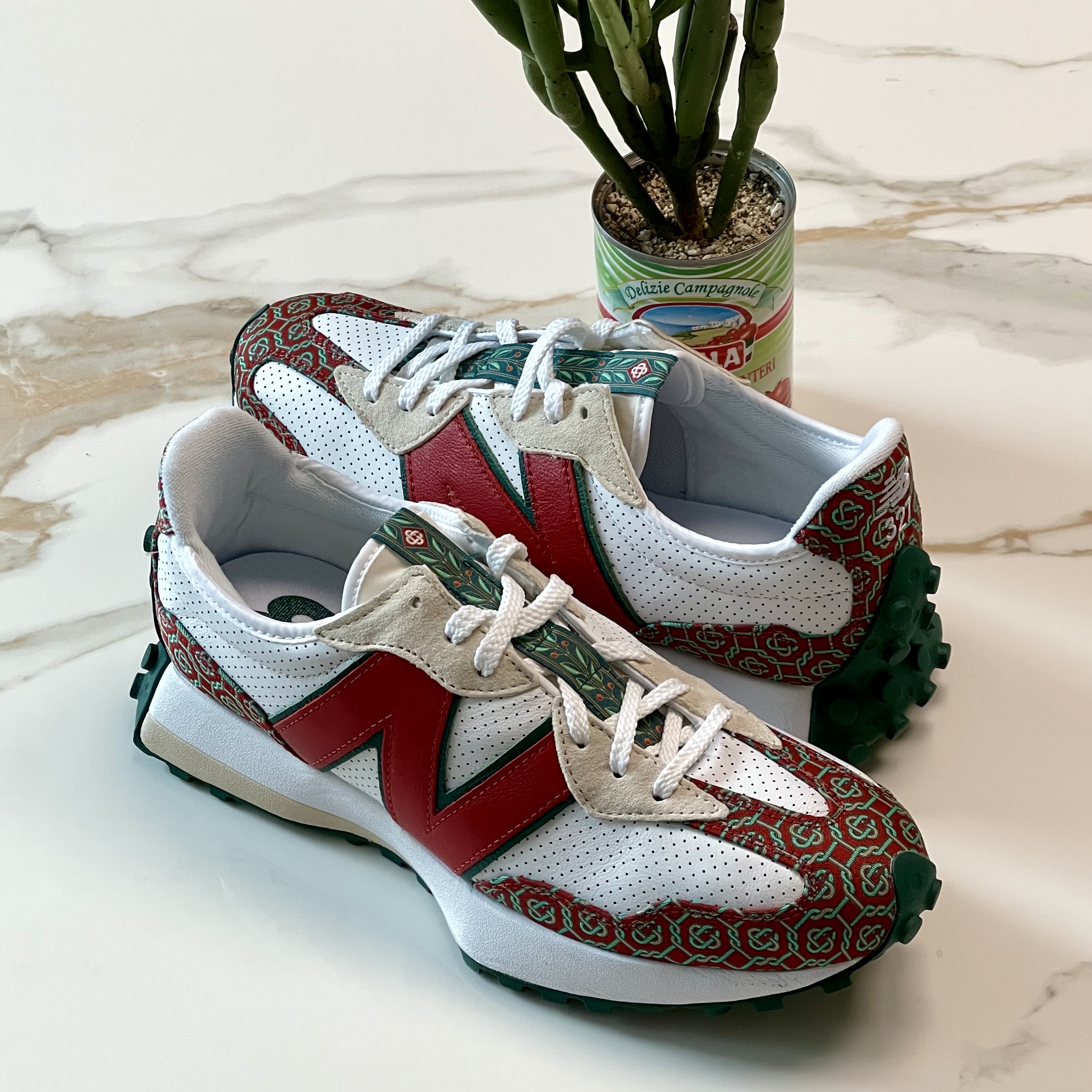 New Balance x Casablanca 327 Idealist Monogram Red Green 착용 스타일