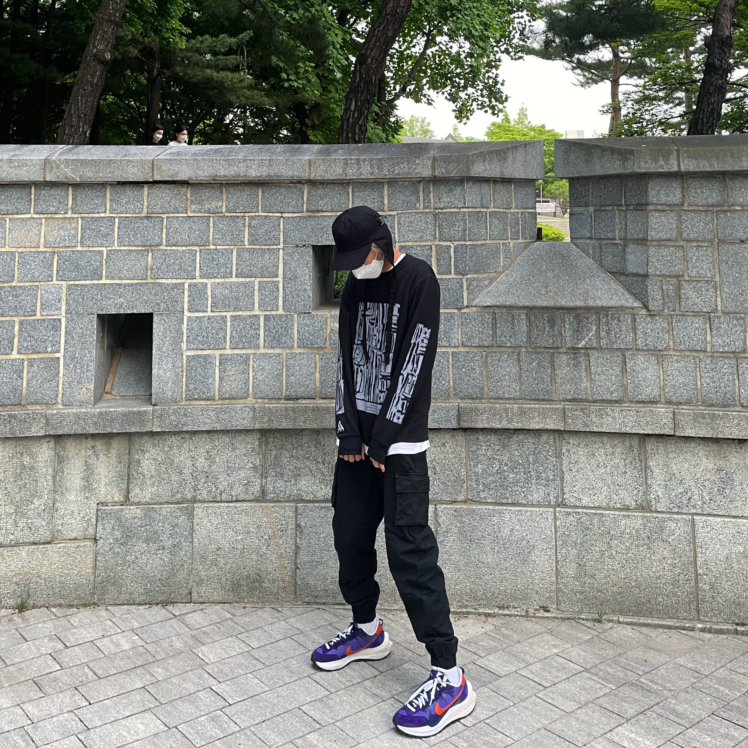 Nike x Sacai VaporWaffle Dark Iris 착용 스타일