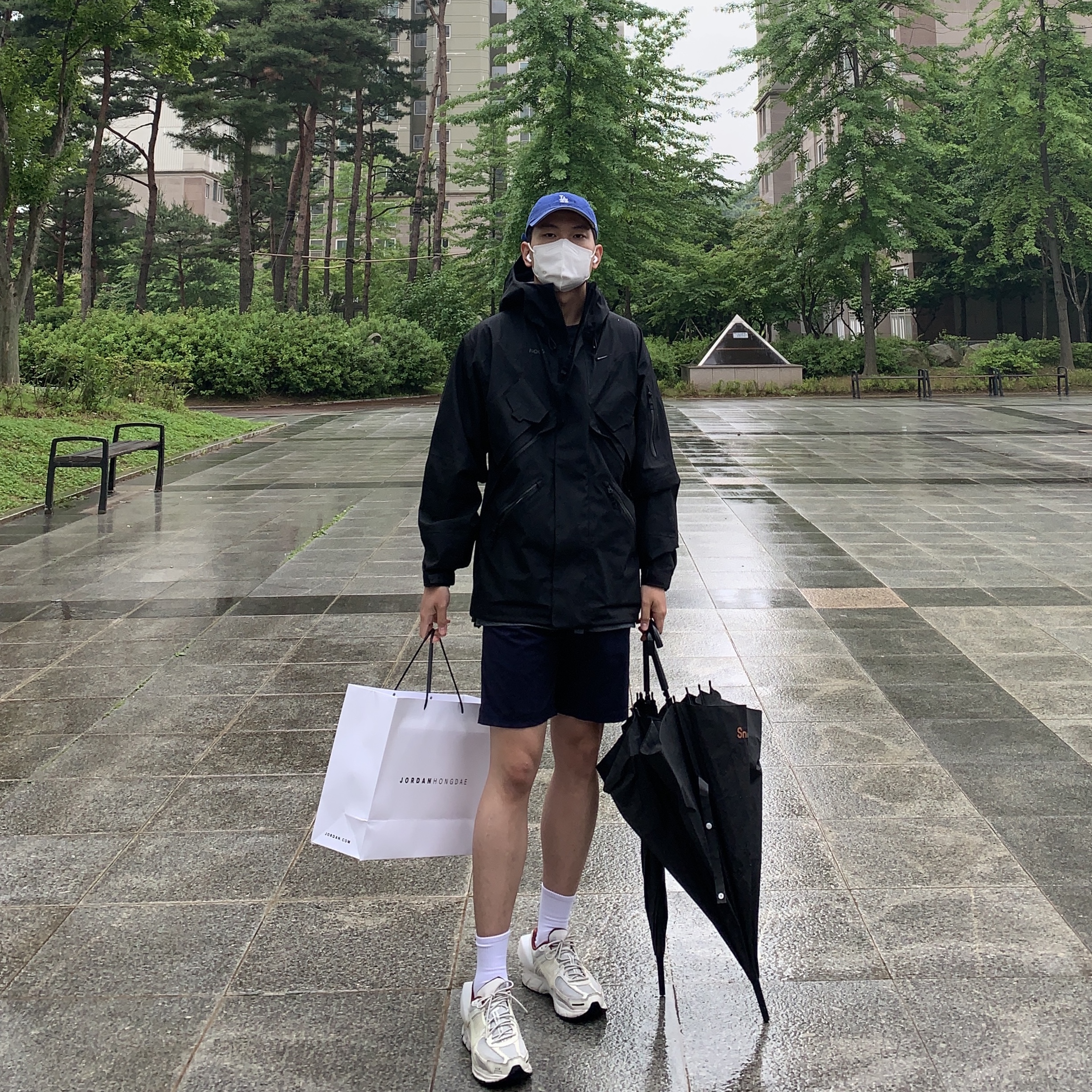 Nike x Drake Nocta NRG Tech Jacket - US/EU, Stone Island L0803 Bermuda Shorts Black - 21SS 착용 스타일