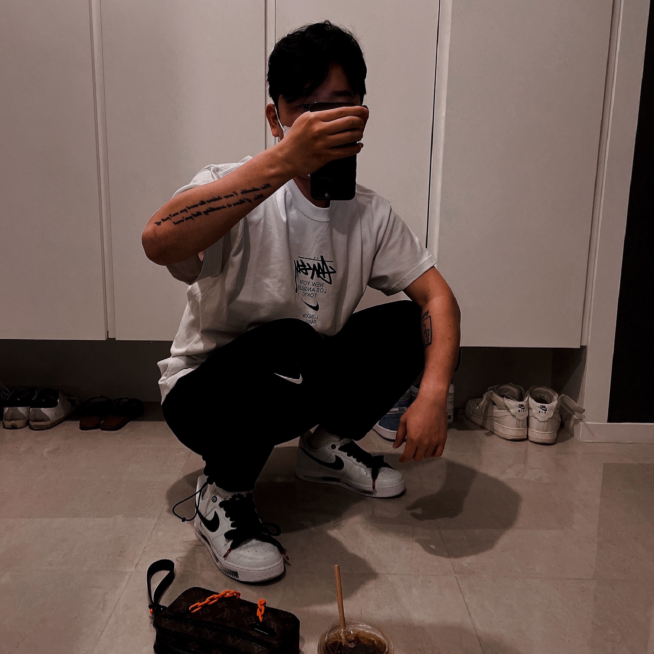 Nike x Stussy WT T-Shirt White - US/EU, Nike x Peaceminusone Air Force 1 Low Para-Noise 2.0 착용 스타일