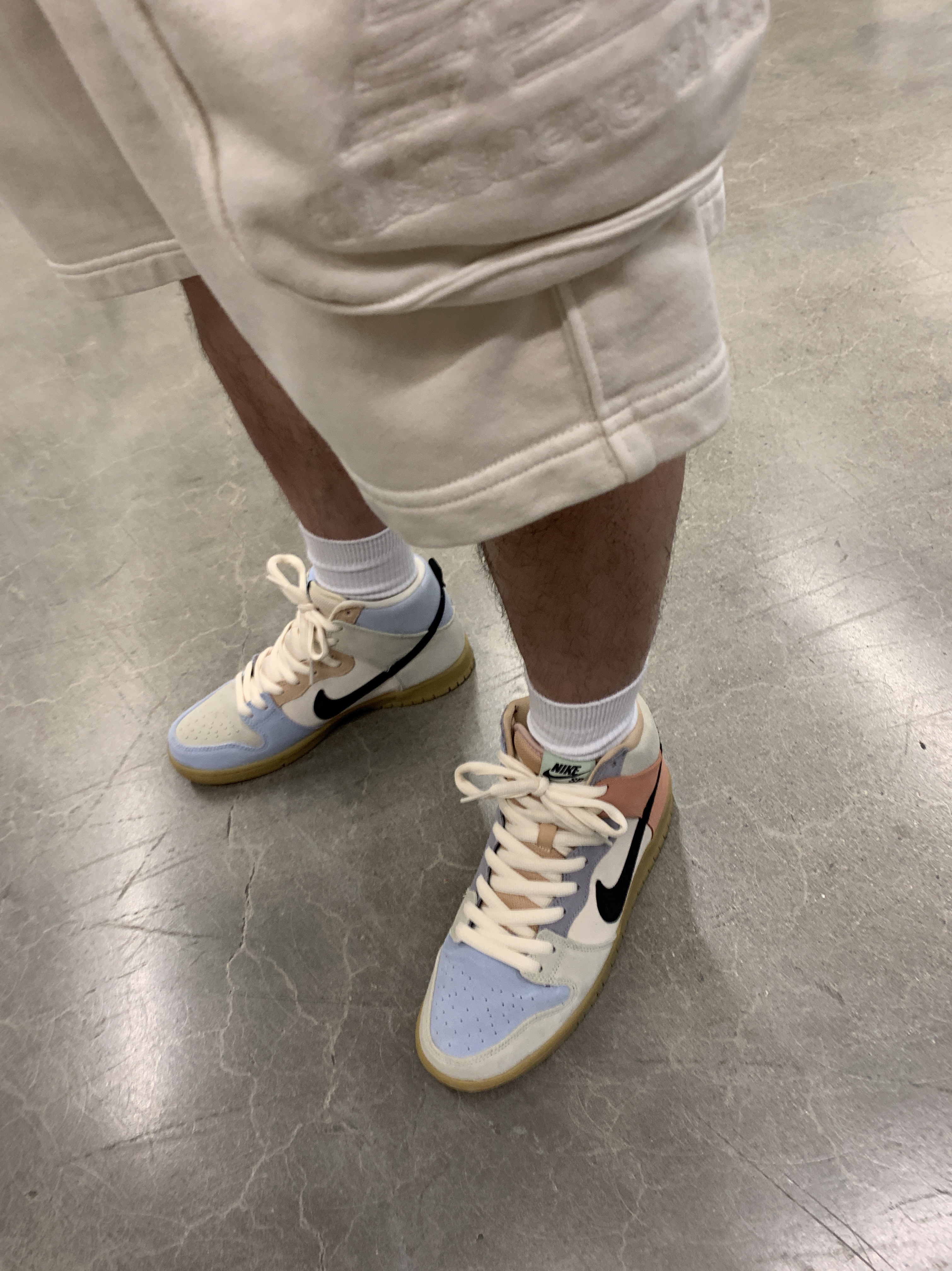 Nike SB Dunk High Pro Spectrum 착용 스타일