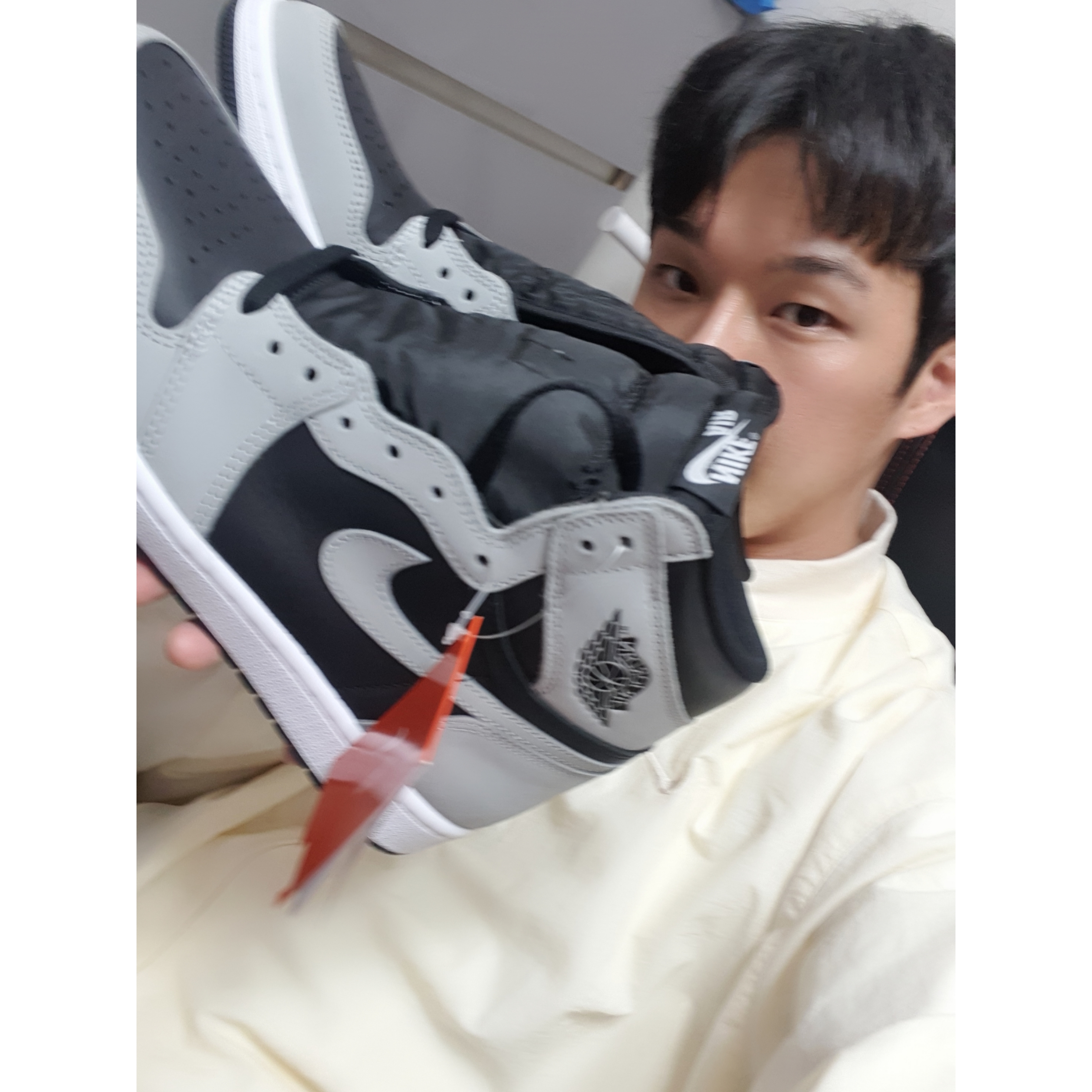 Jordan 1 Retro High OG Shadow 2.0, Nike x Fear of God Basketball Jacket String 착용 스타일