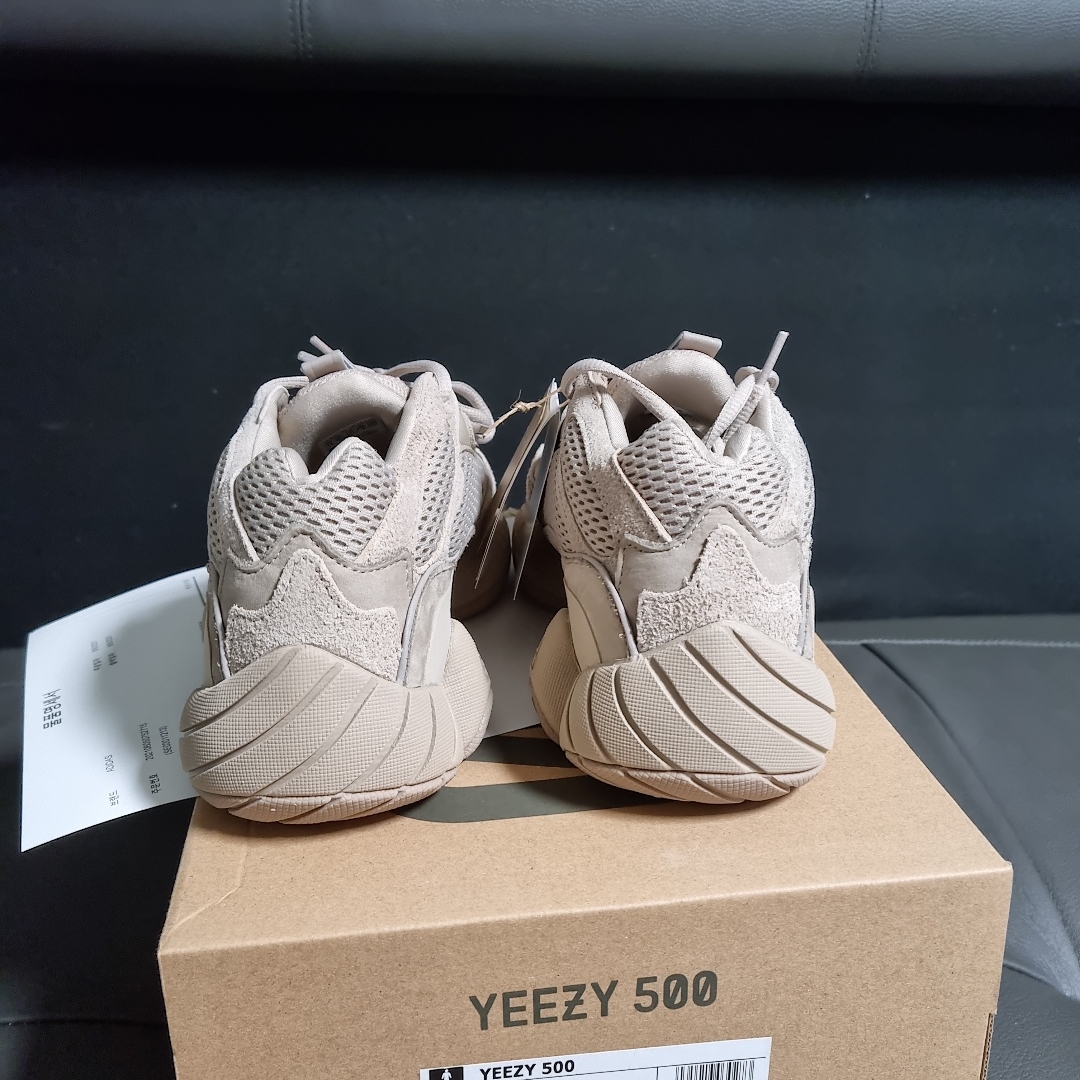 Adidas Yeezy 500 Taupe Light 착용 스타일 - 3