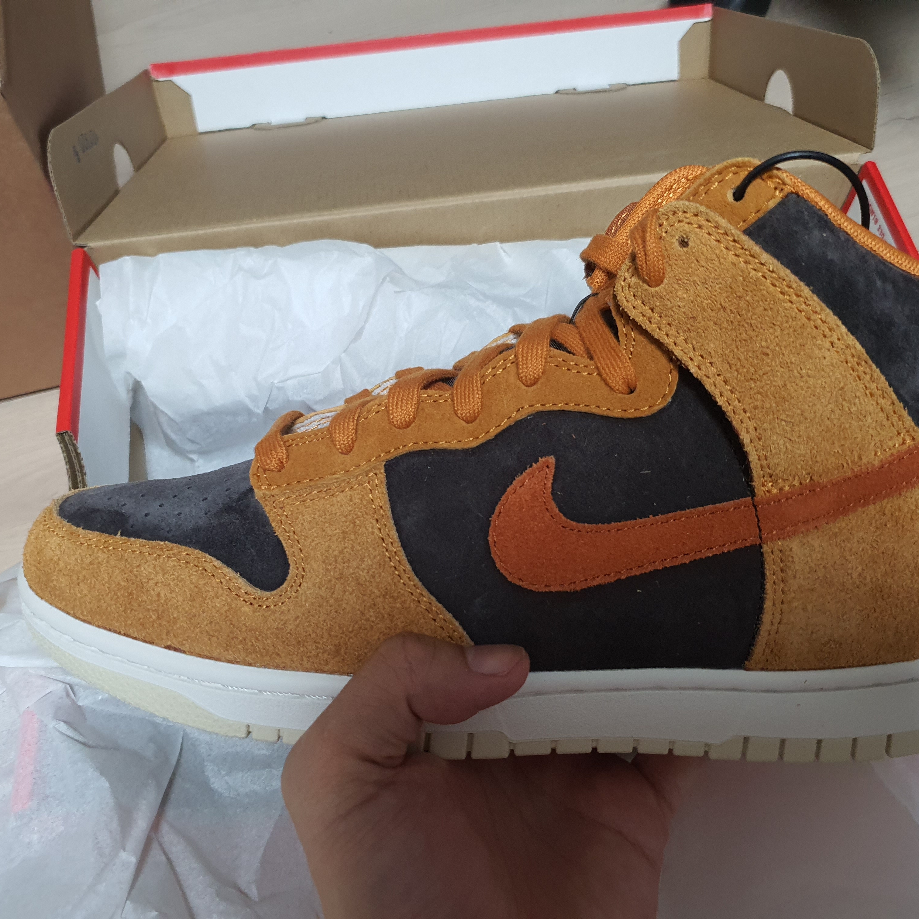 Nike x Undefeated Air Max 97 Militia Green, Nike Dunk High Retro PRM Dark Curry 착용 스타일 - 3
