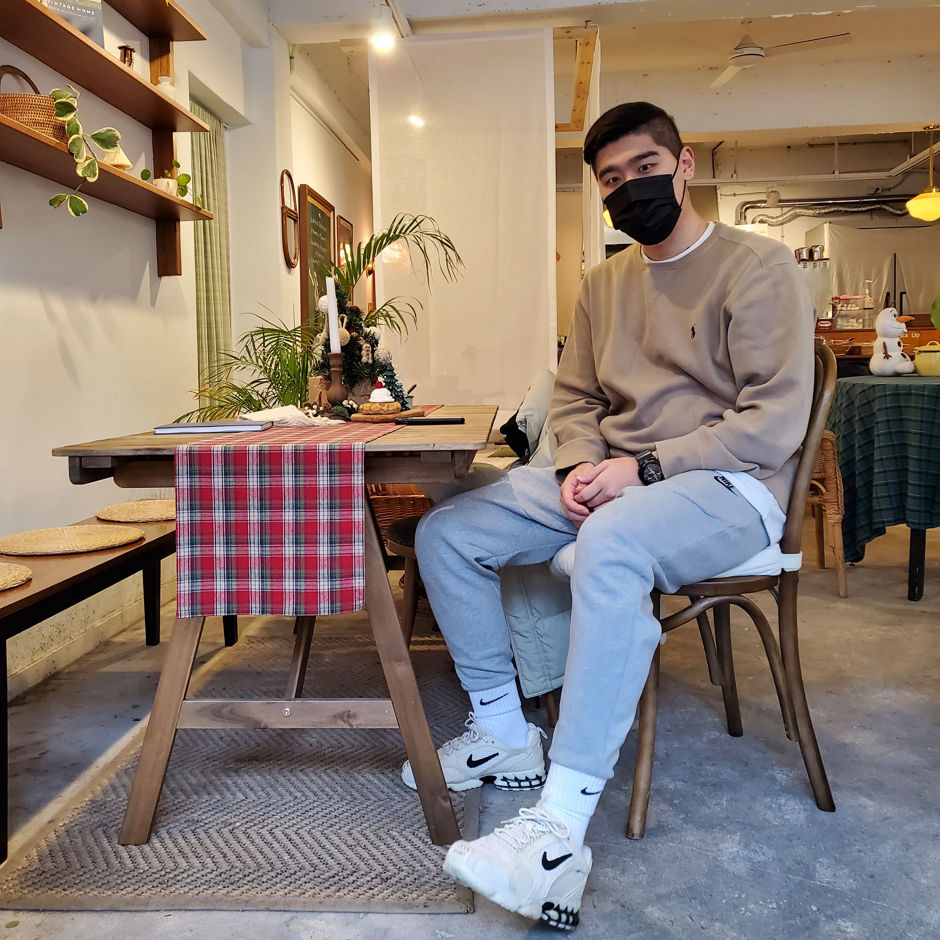 Nike x Stussy Air Zoom Spiridon Cage 2 Fossil 착용 스타일