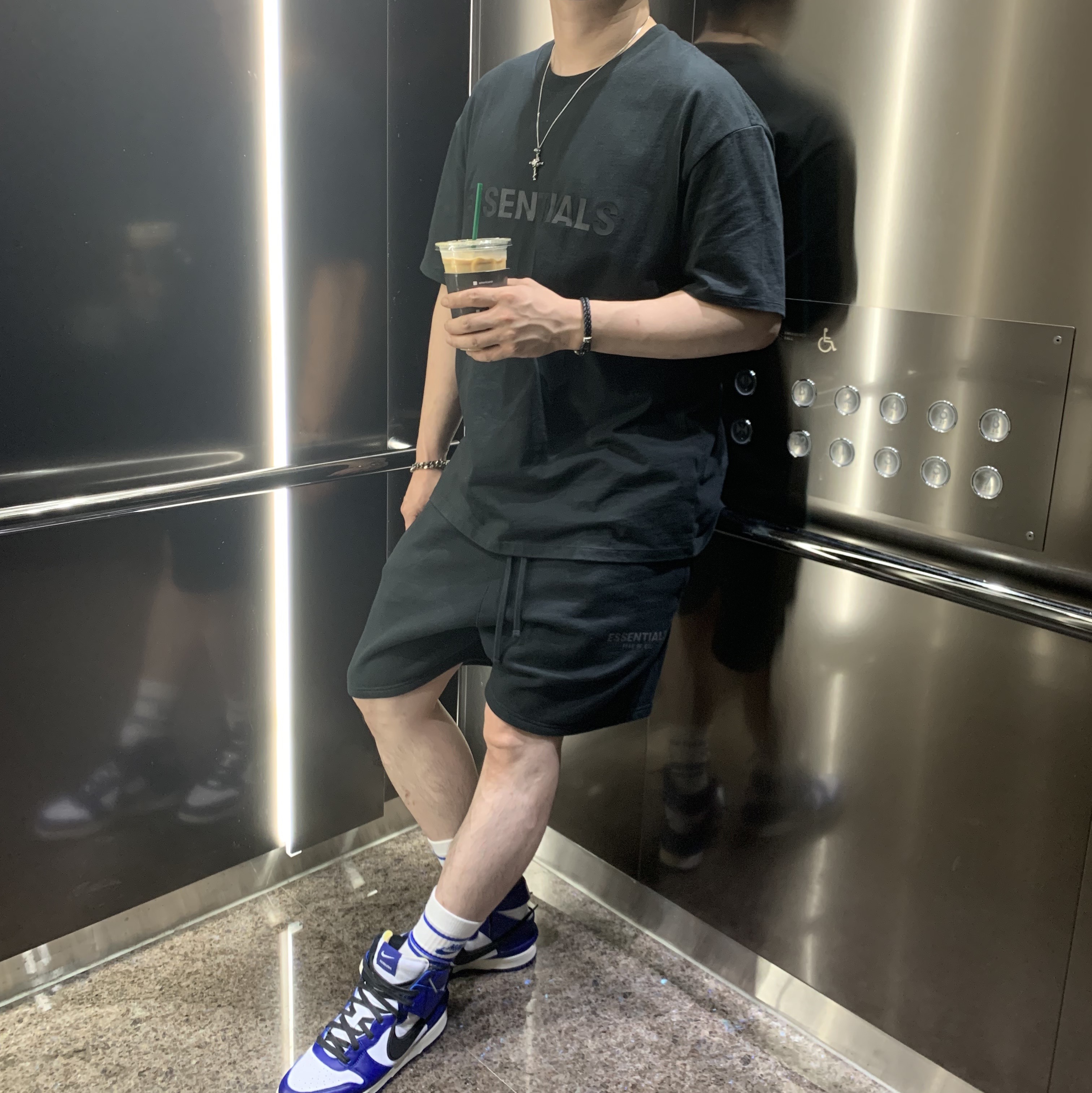 Essentials 3D Silicon Applique Boxy T-Shirt Dark Slate/Black 2020, Essentials Fleece Shorts Weathered Black - 20FW 착용 스타일 - 1
