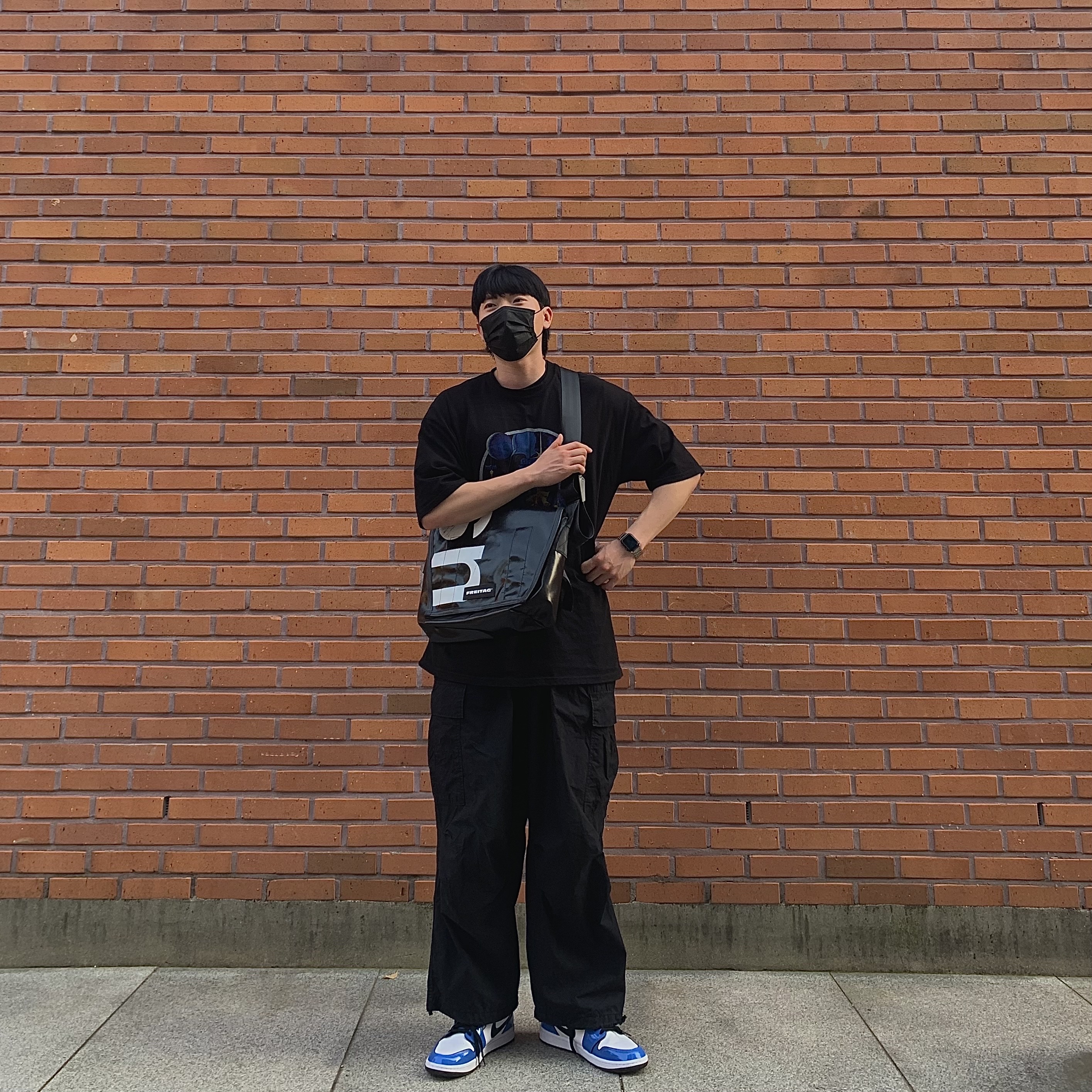 Jordan 1 Mid SE Signal Blue 착용 스타일