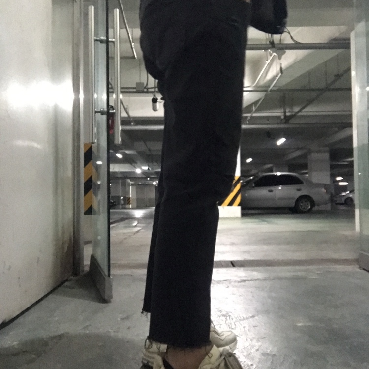 Gucci Rhyton Leather Sneakers Distressed Ivory 착용 스타일 - 3