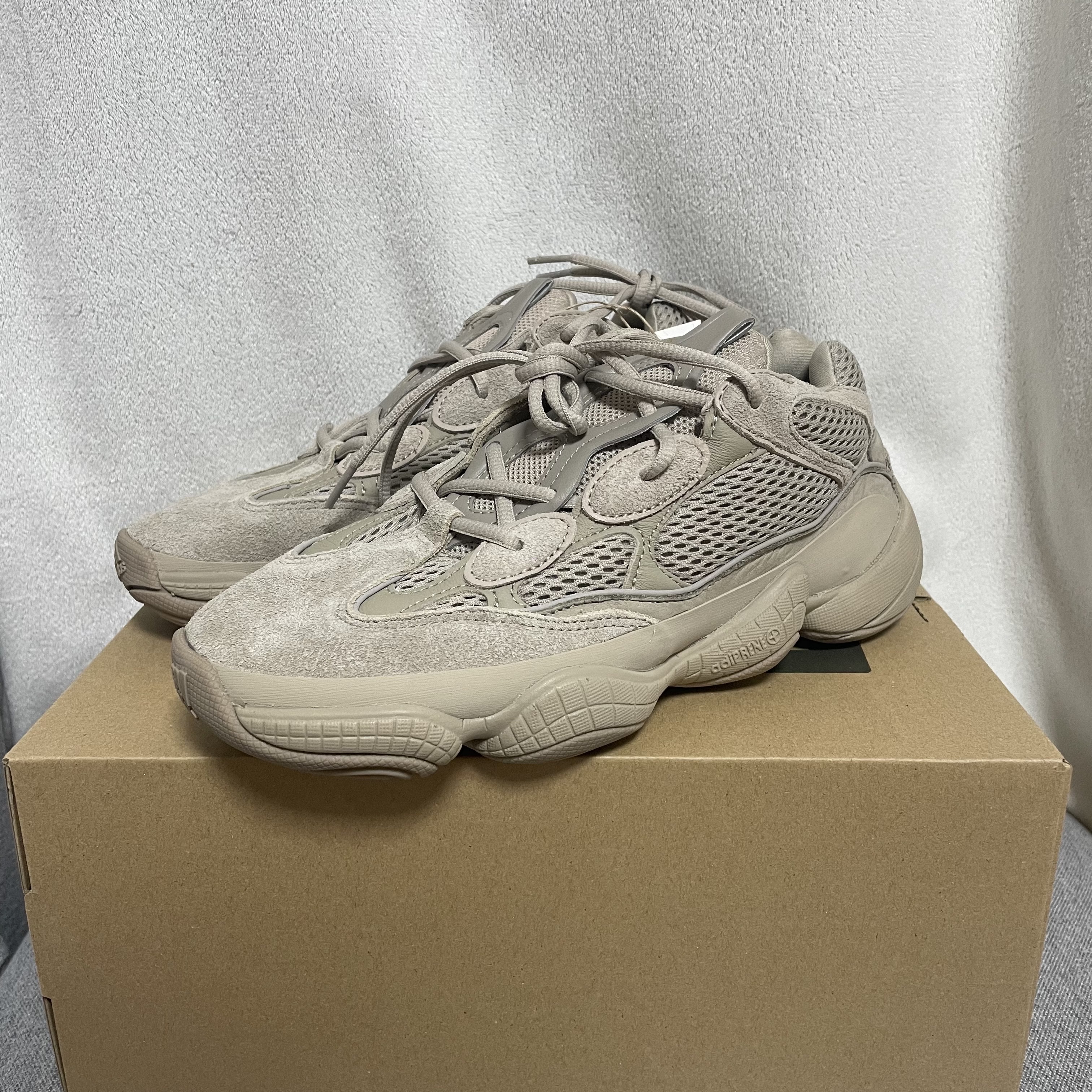 Adidas Yeezy 500 Taupe Light 착용 스타일 - 1