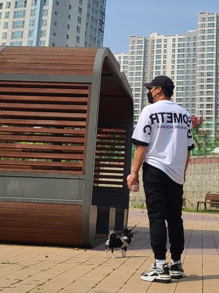 (W) Nike Air Max Furyosa Silver and Black 착용 스타일 - 2