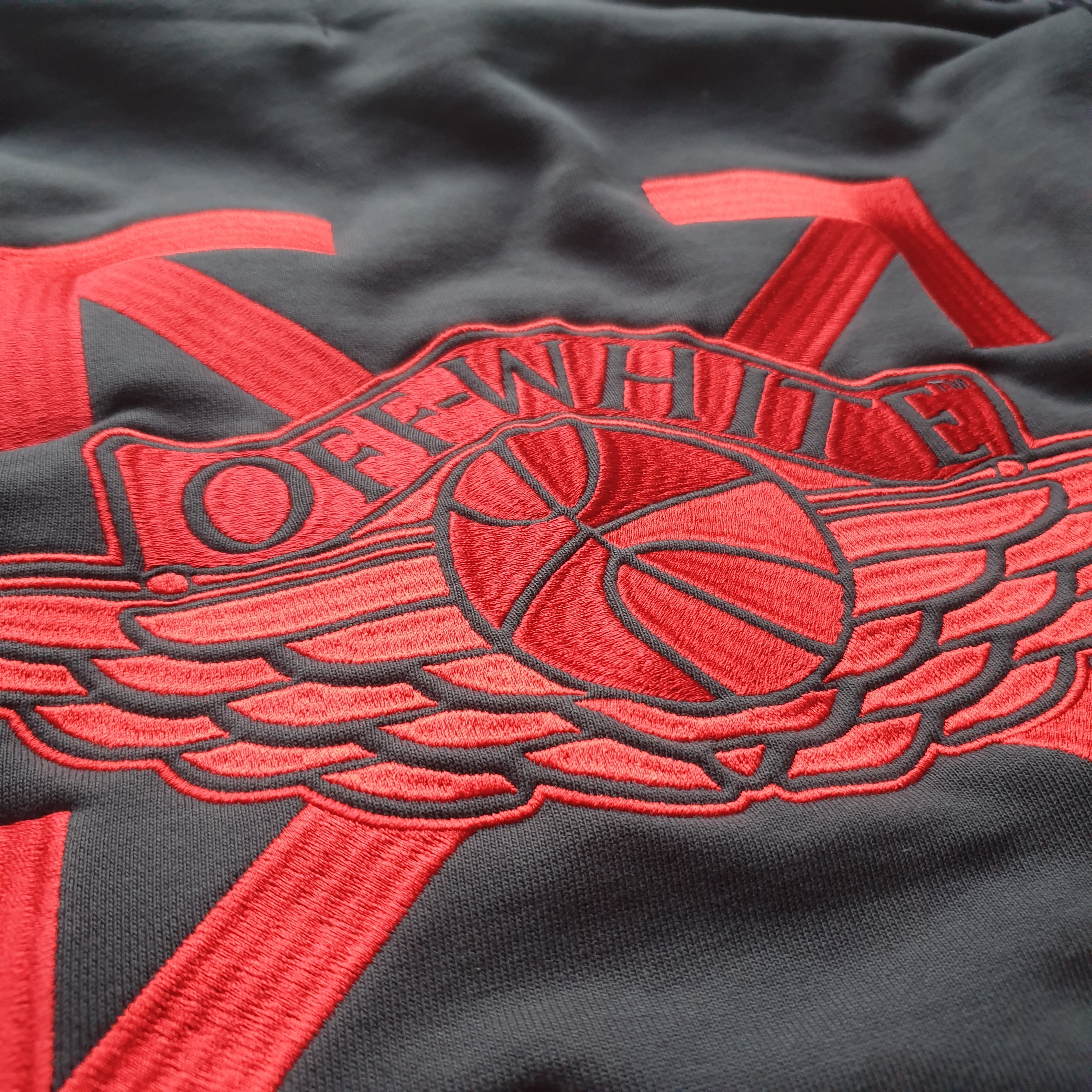 Jordan x Off-White Fleece Pullover Hoodie Black - US/EU 착용 스타일 - 1
