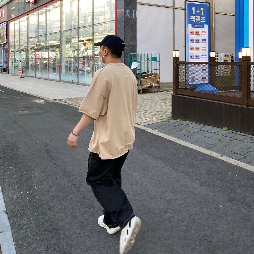 Adidas Yeezy Foam RNNR Ararat 착용 스타일