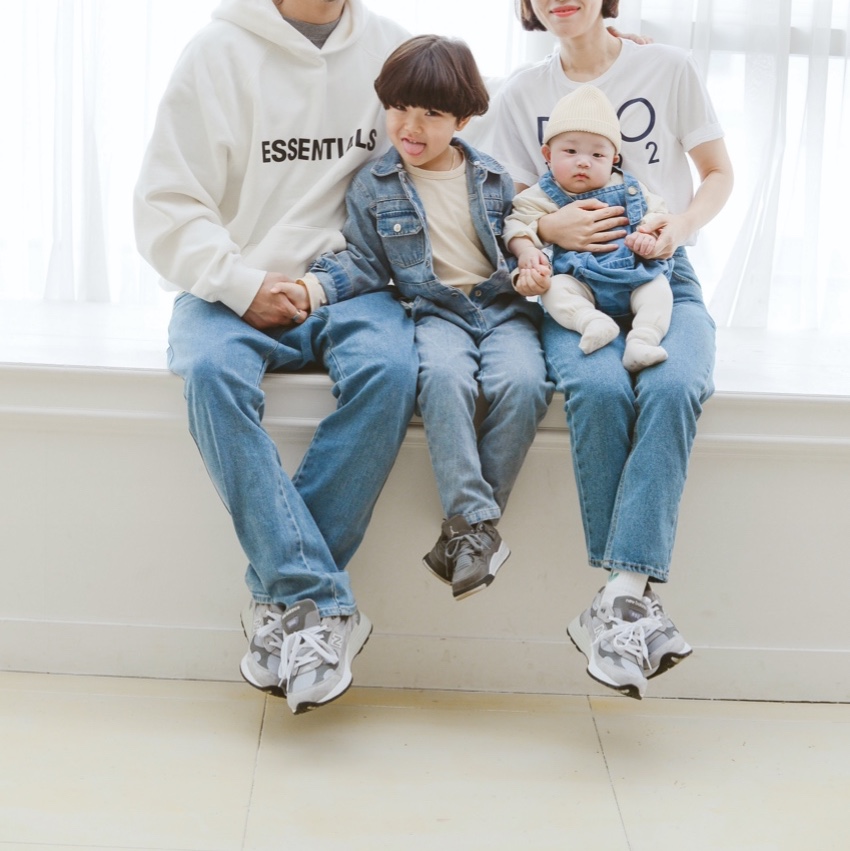 Essentials 3D Silicon Applique Pullover Hoodie White - 20SS, New Balance 992 Made in USA Grey - D Standard 착용 스타일