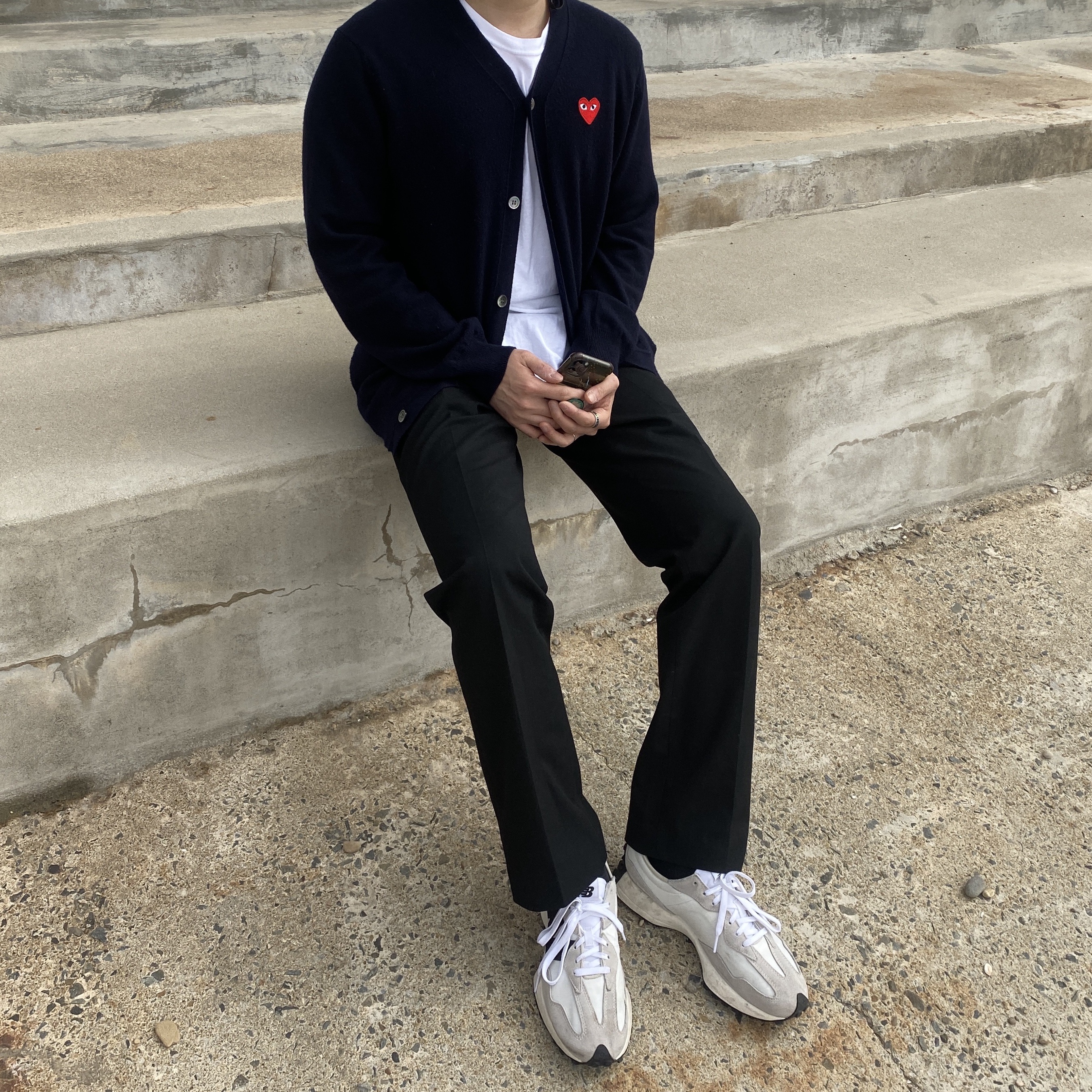 New Balance 327 White Black, Play Comme des Garcons Red Heart Knit Cardigan Navy 착용 스타일
