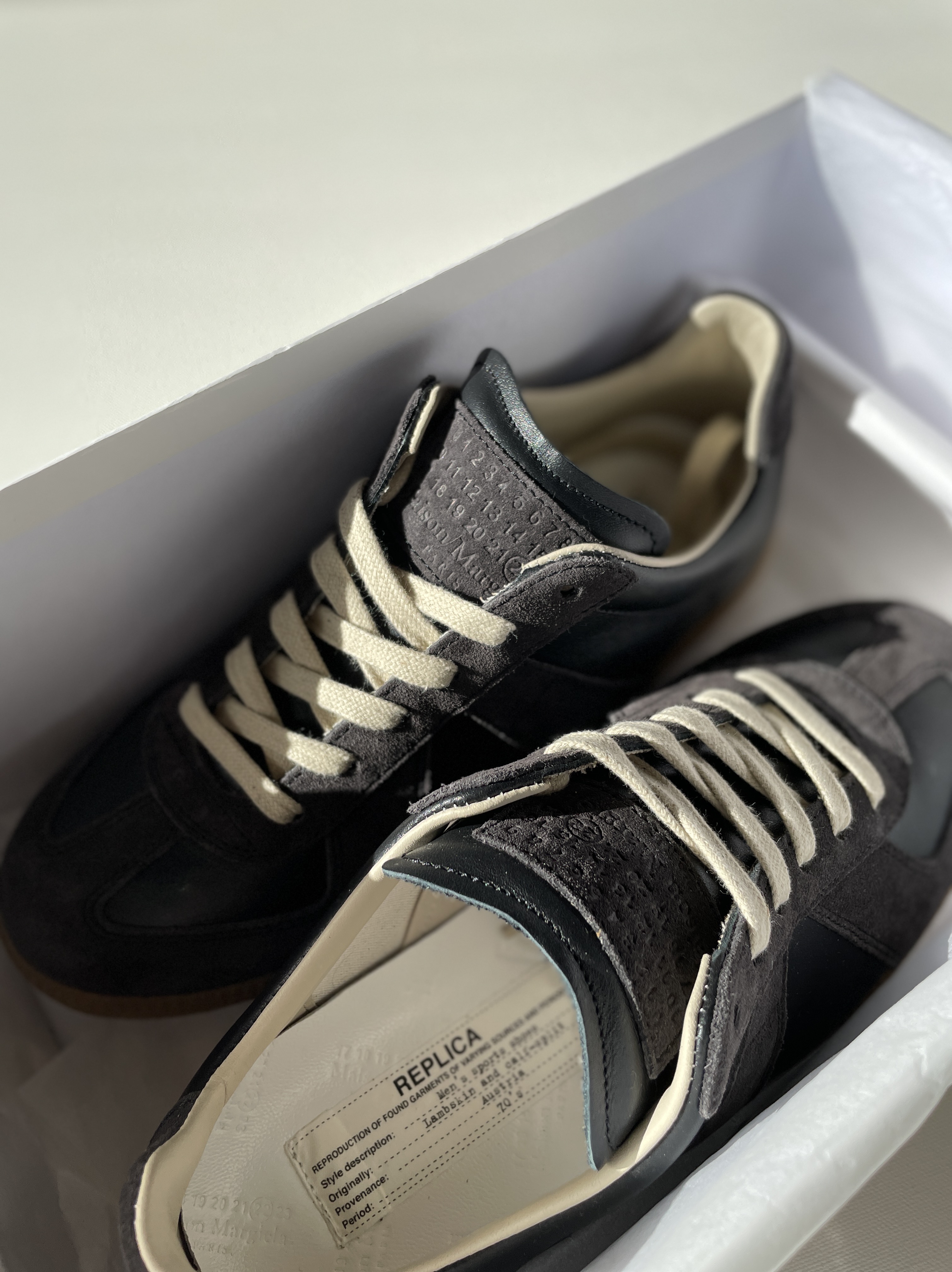 Maison Margiela Calfskin Replica Sneakers Black 착용 스타일
