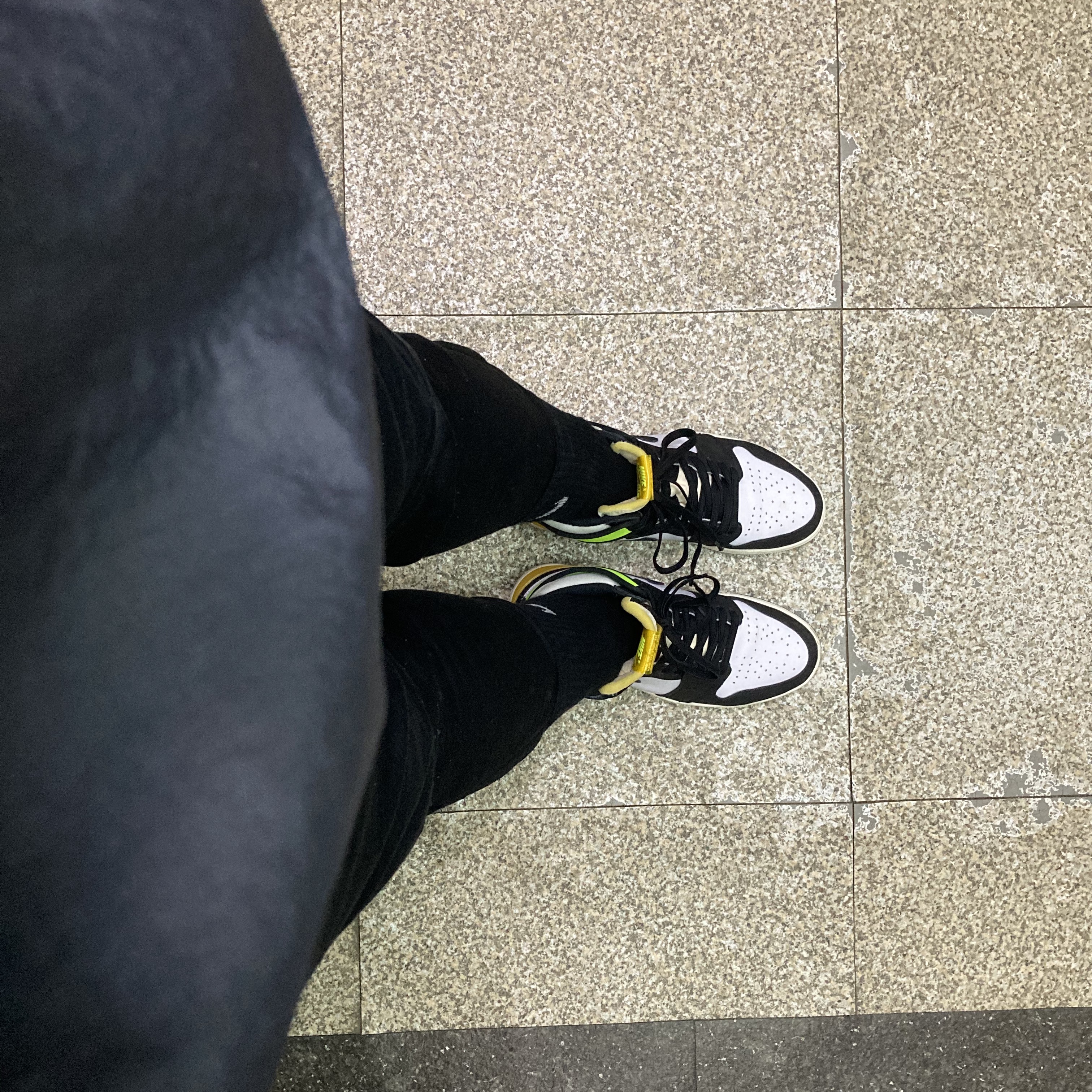 Jordan 1 Retro High OG Volt Gold 착용 스타일