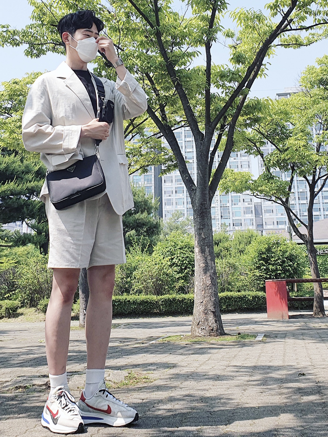 Nike x Sacai VaporWaffle Royal Fuchsia 착용 스타일 - 3