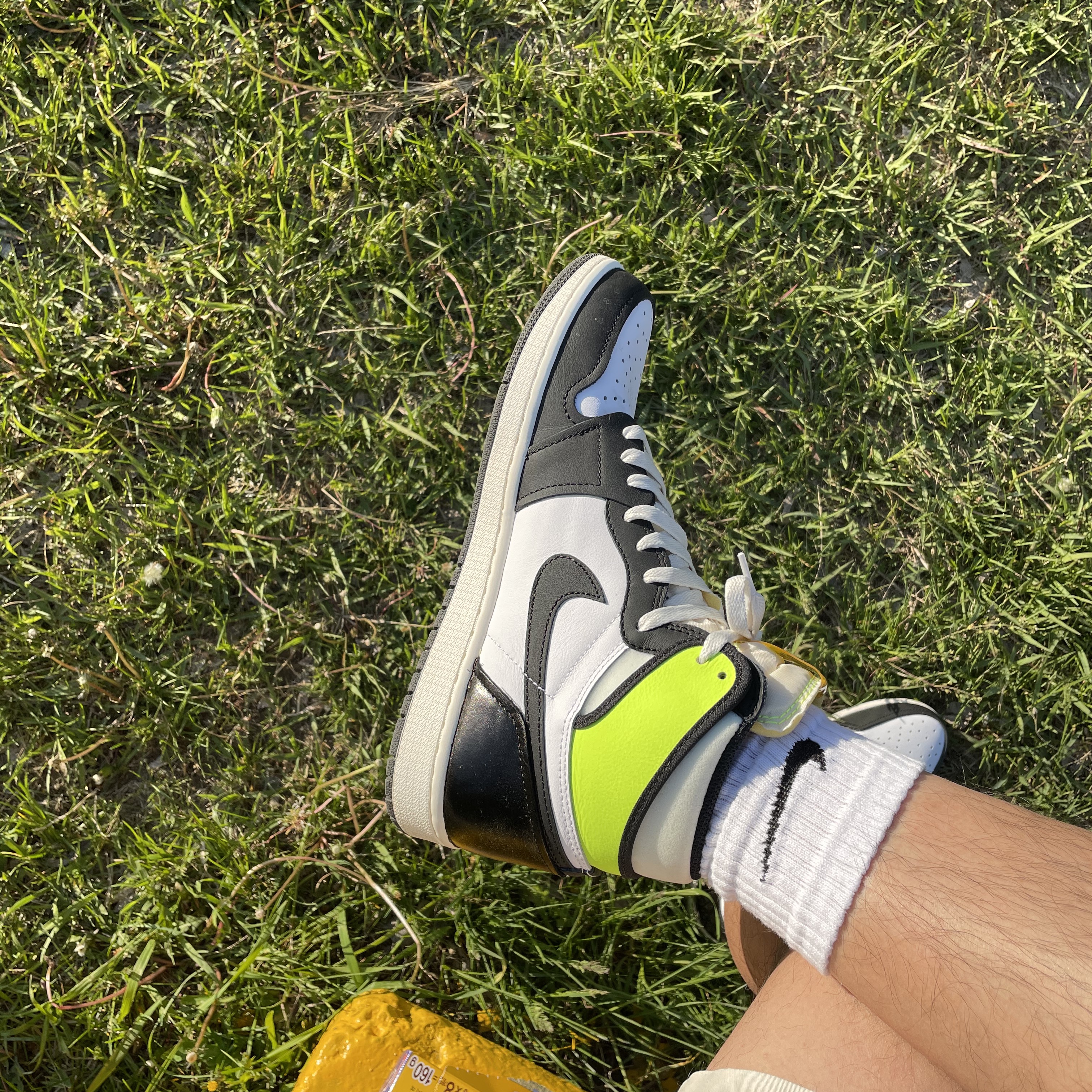Jordan 1 Retro High OG Volt Gold 착용 스타일