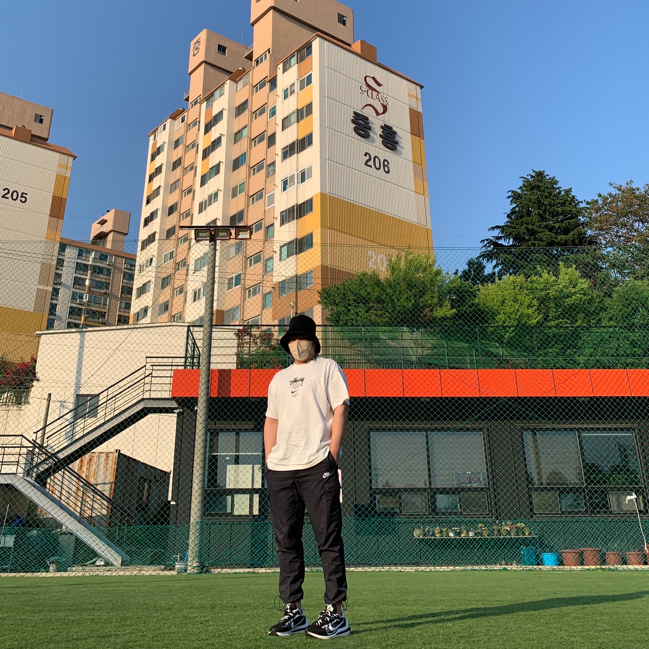 Nike x Sacai VaporWaffle Black White, Nike x Stussy WT T-Shirt White - US/EU 착용 스타일