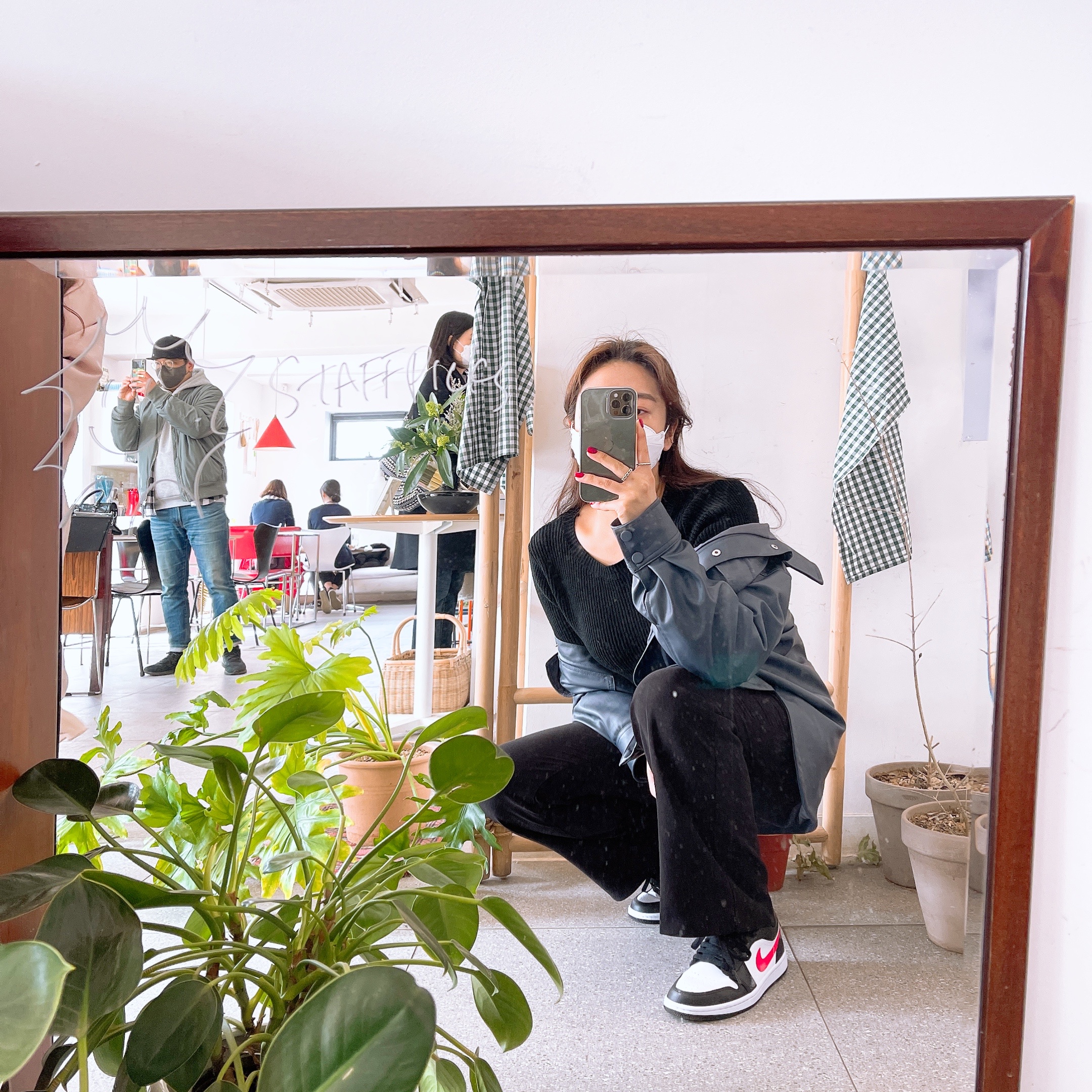 (W) Jordan 1 Low Black Siren Red 착용 스타일