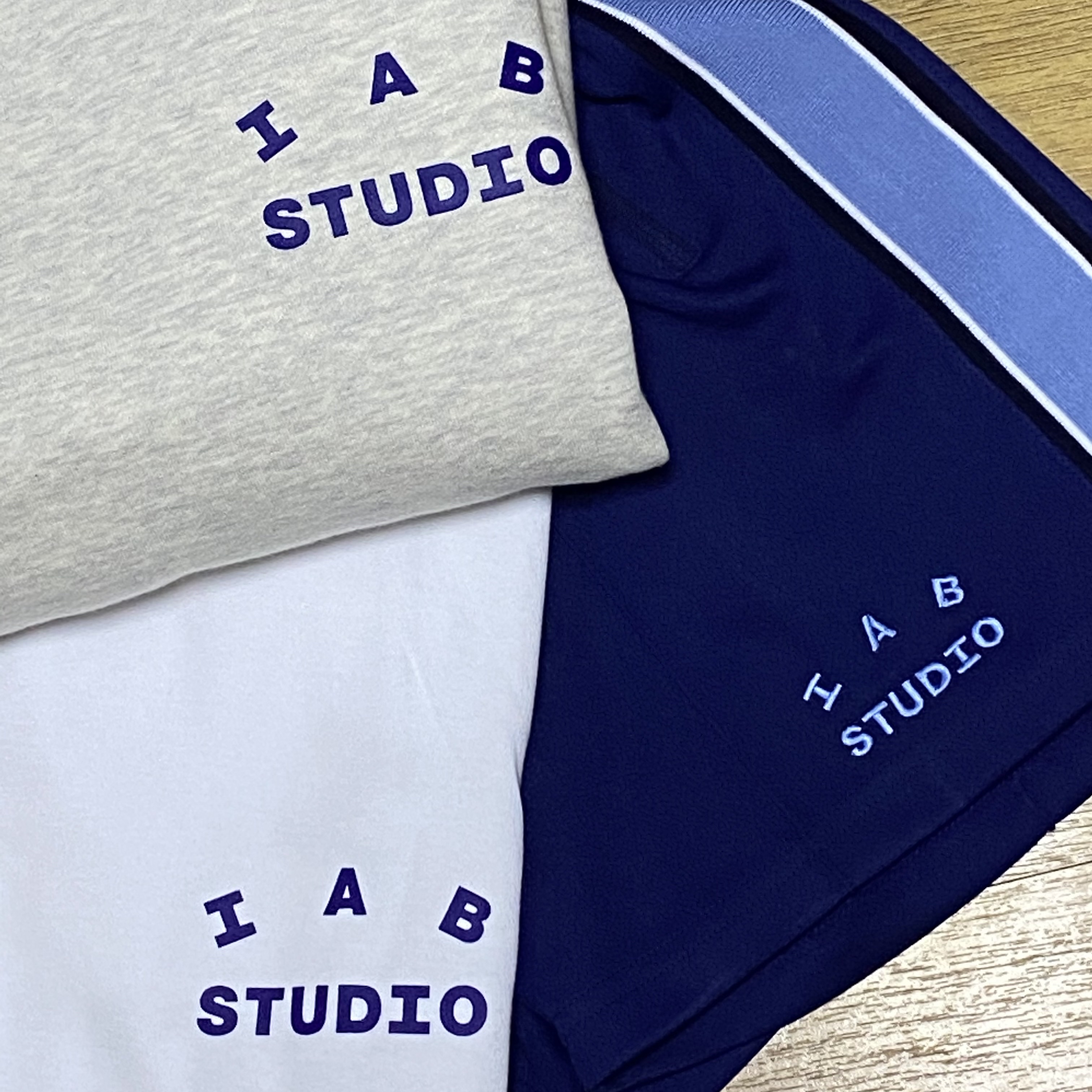IAB Studio T-Shirt White, IAB Studio Hoodie Oatmeal Gray - 21SS 착용 스타일 - 2