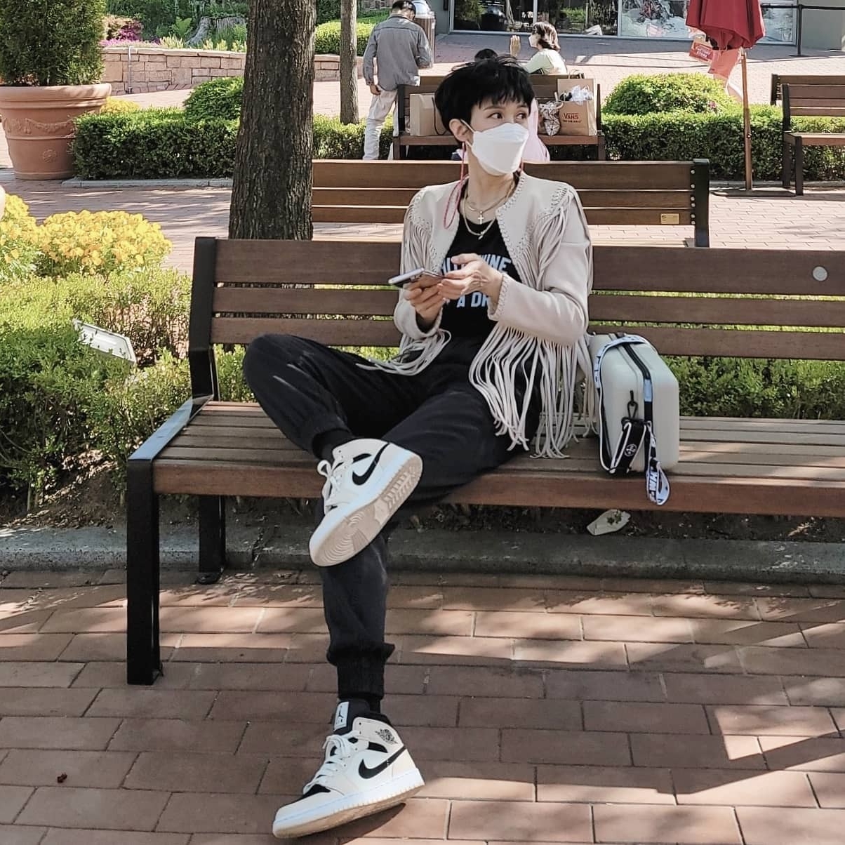 (W) Jordan 1 Mid Barely Orange 착용 스타일