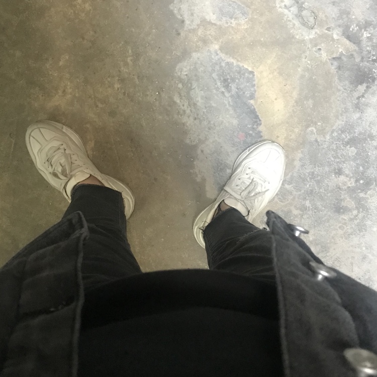 Gucci Rhyton Leather Sneakers Distressed Ivory 착용 스타일 - 2