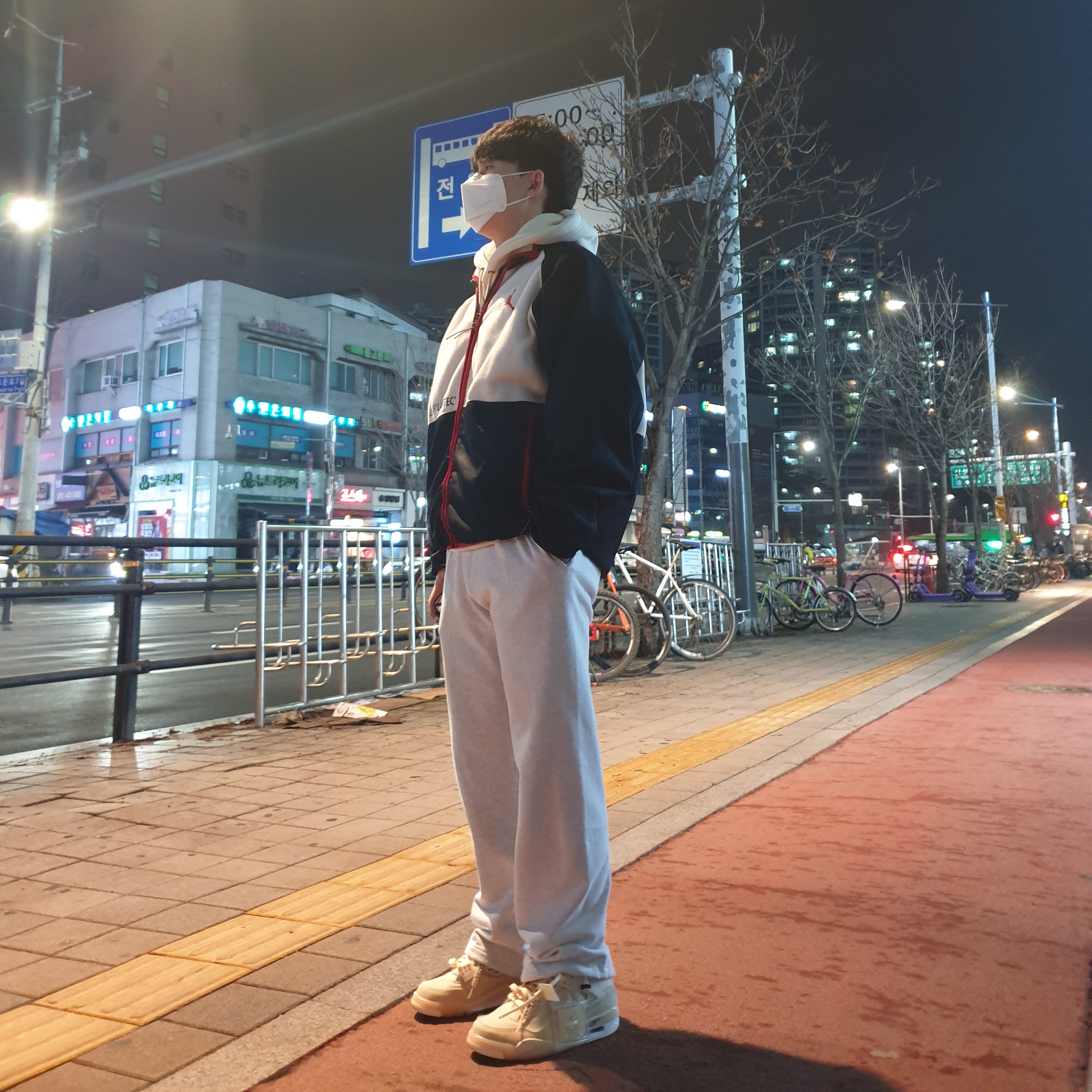(W) Jordan 4 x Off-White Retro SP Sail 착용 스타일