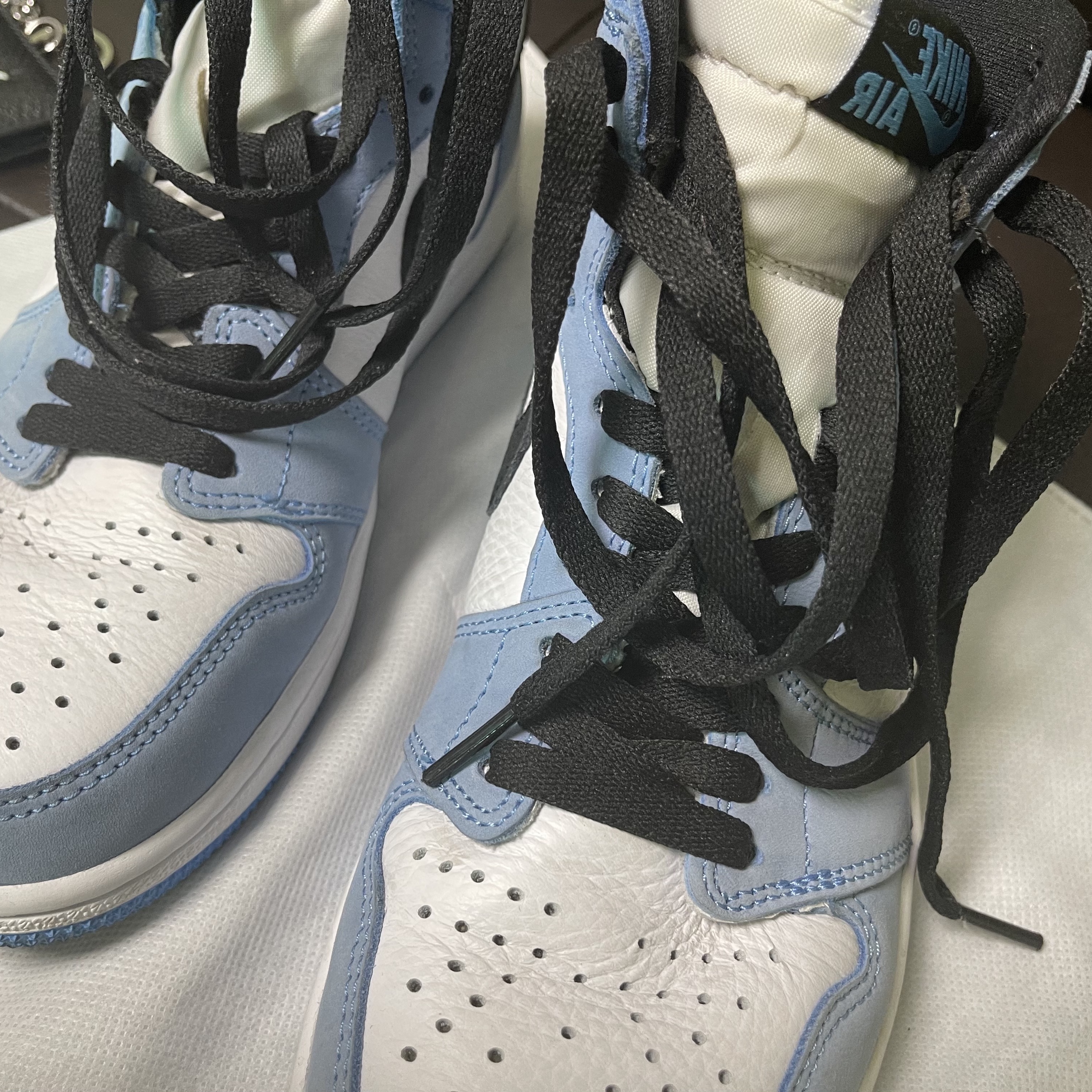Jordan 1 Retro High OG University Blue 착용 스타일 - 2