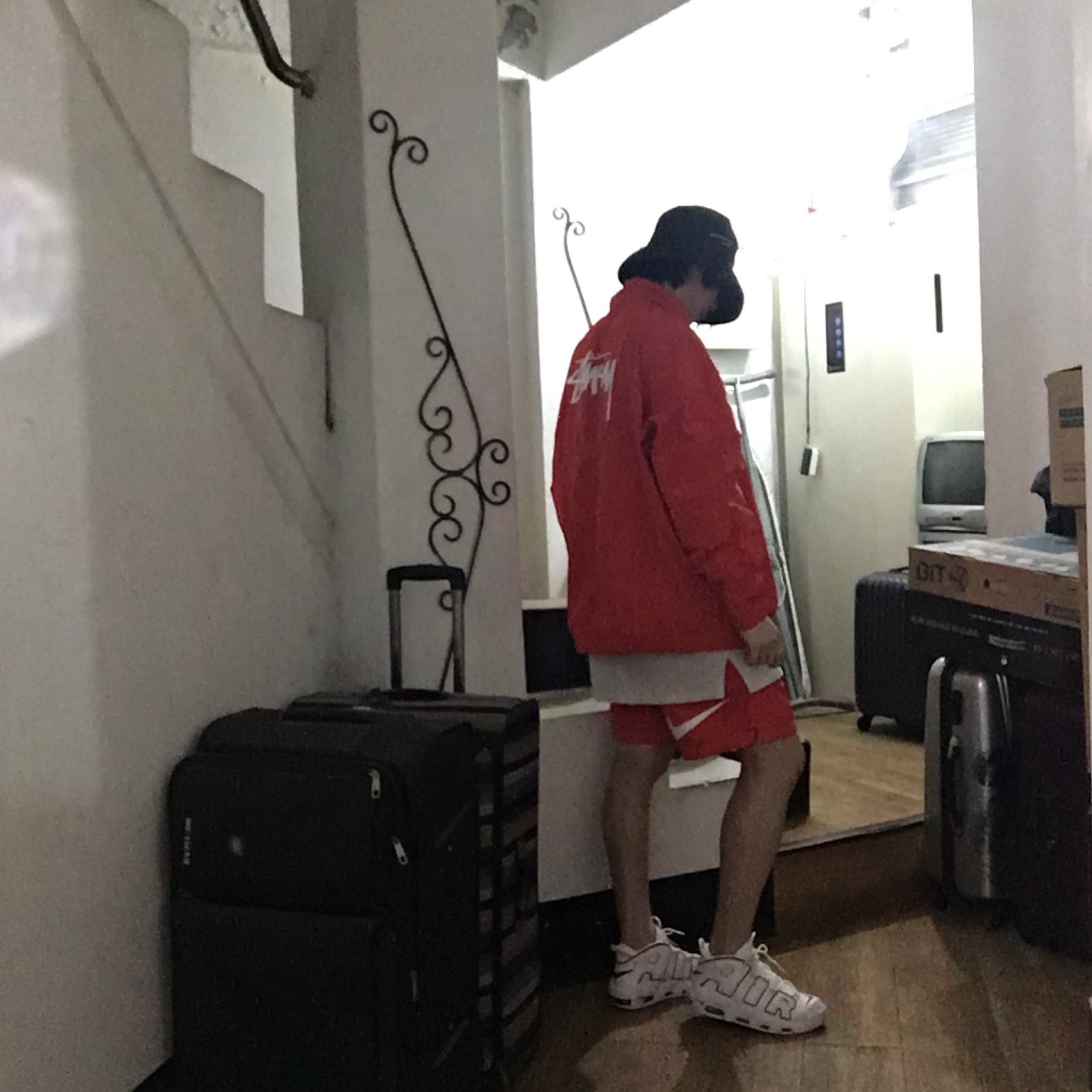 Nike x Stussy Water Shorts Habanero Red, Nike x Stussy Windrunner Jacket Habanero Red 착용 스타일 - 2