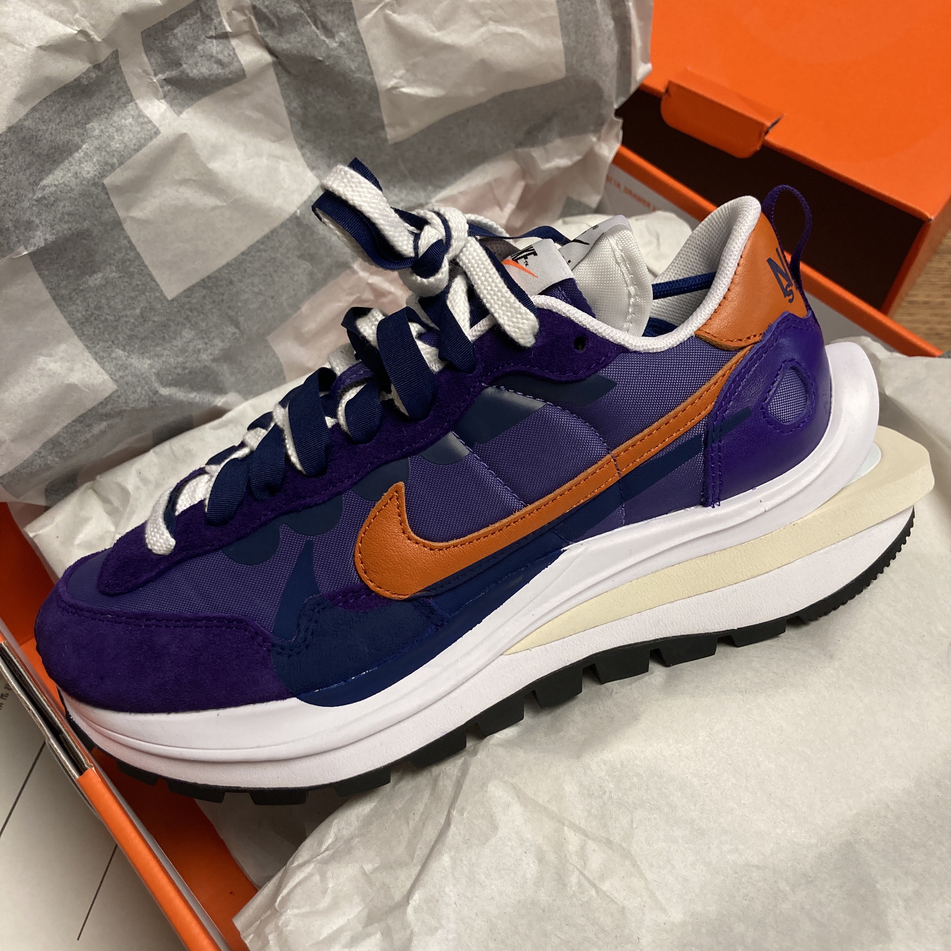 Nike x Sacai VaporWaffle Dark Iris 착용 스타일