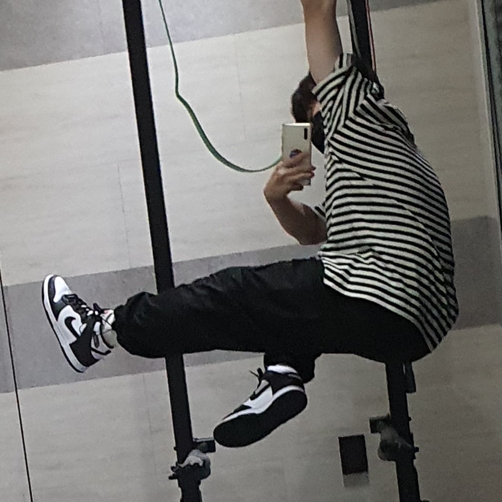 Nike Dunk High Retro Black and White 착용 스타일