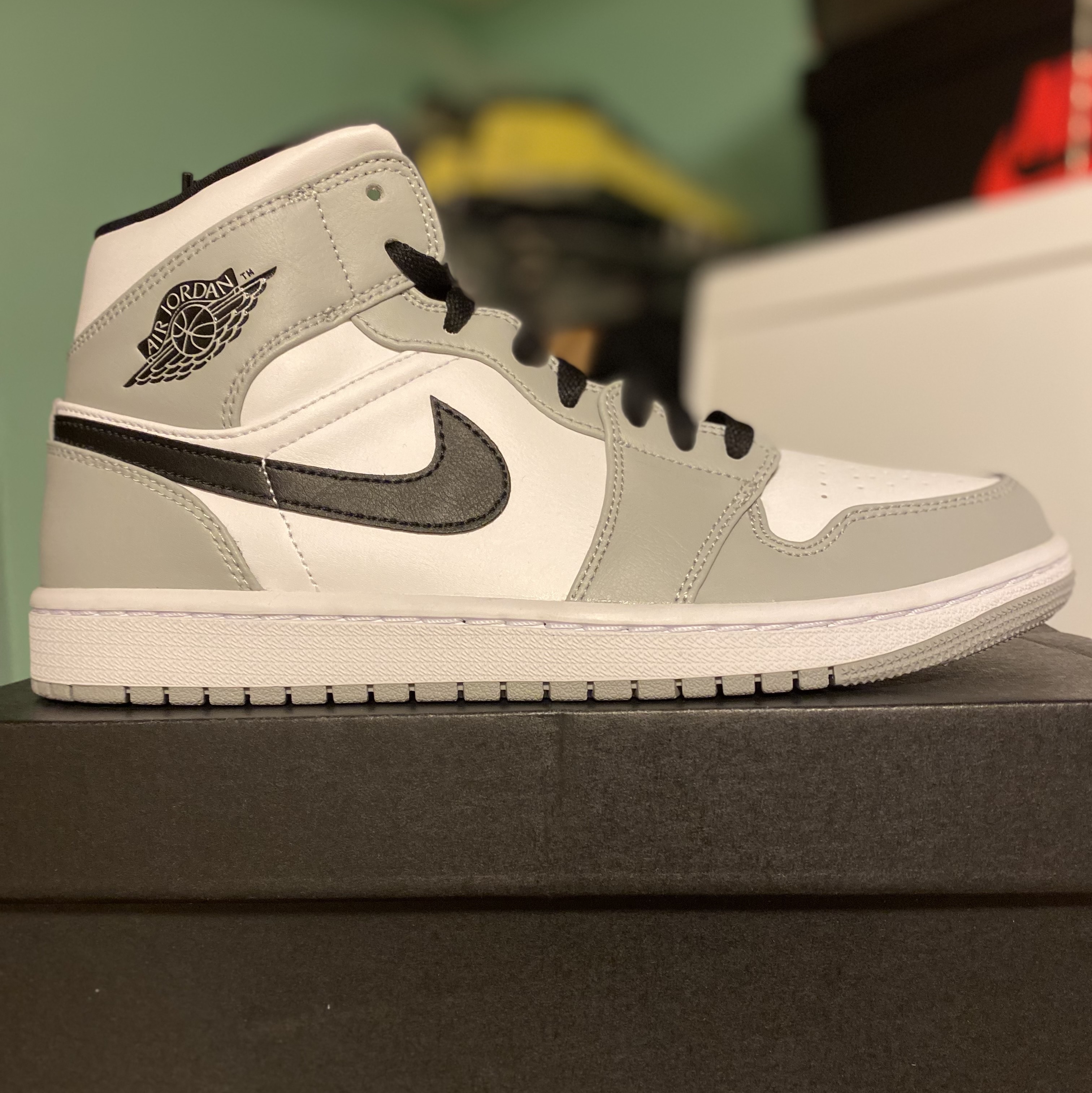 Jordan 1 Mid Light Smoke Grey 착용 스타일