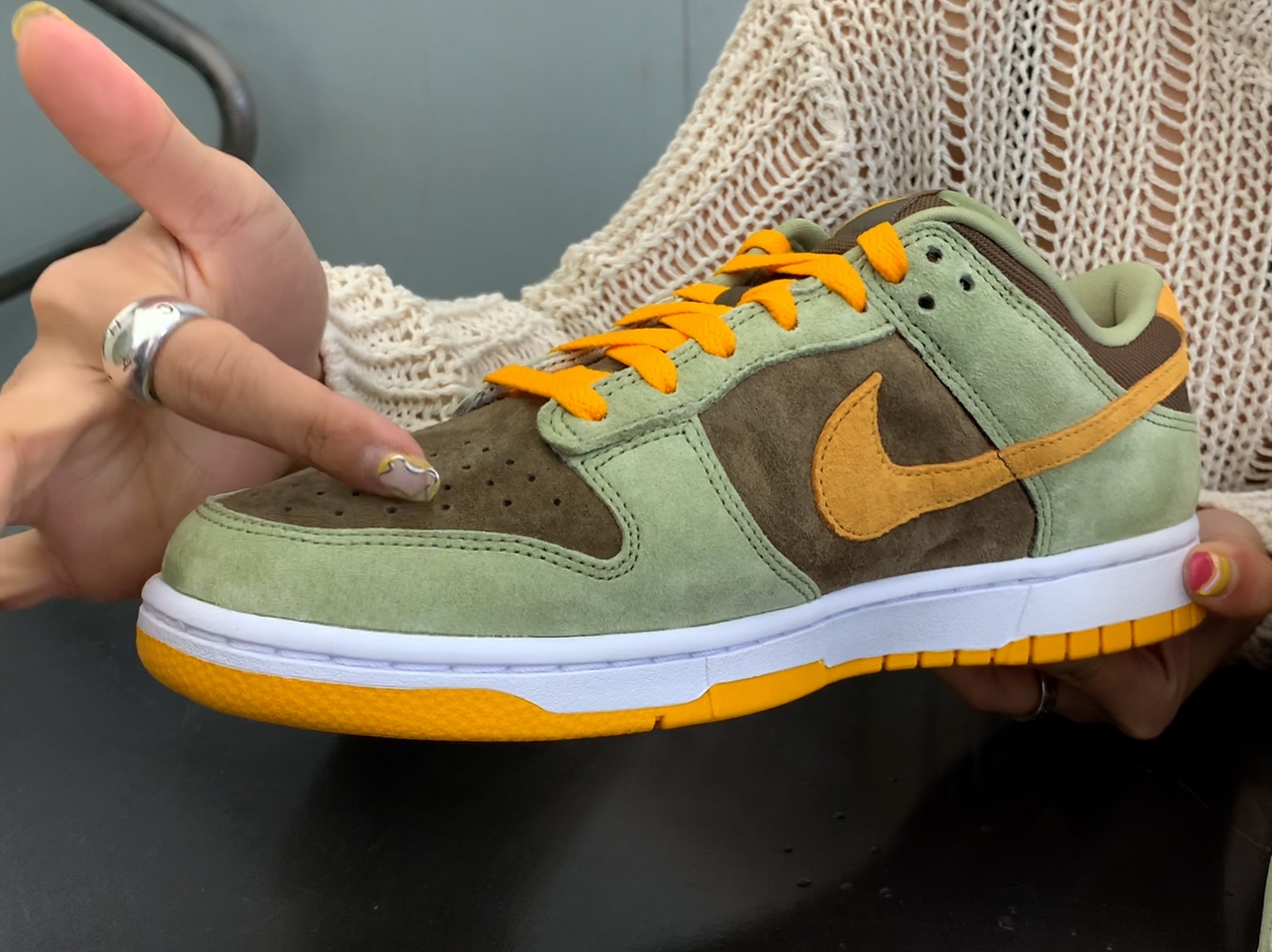 Nike Dunk Low SE Dusty Olive 착용 스타일