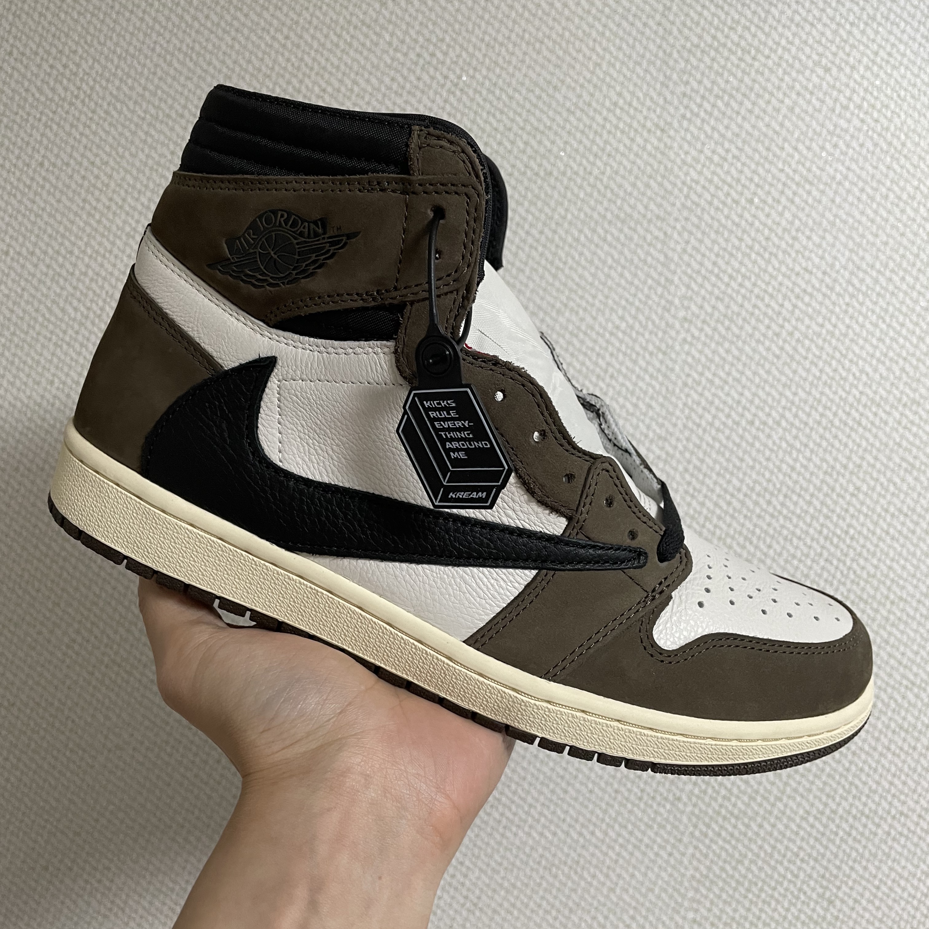 Jordan 1 x Travis Scott Retro High OG SP Mocha 착용 스타일