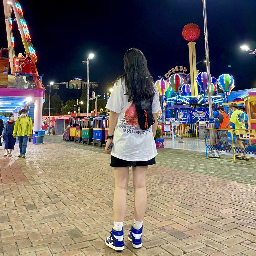Stussy Reflection T-Shirt White, Nike x Ambush Dunk High Deep Royal Blue 착용 스타일