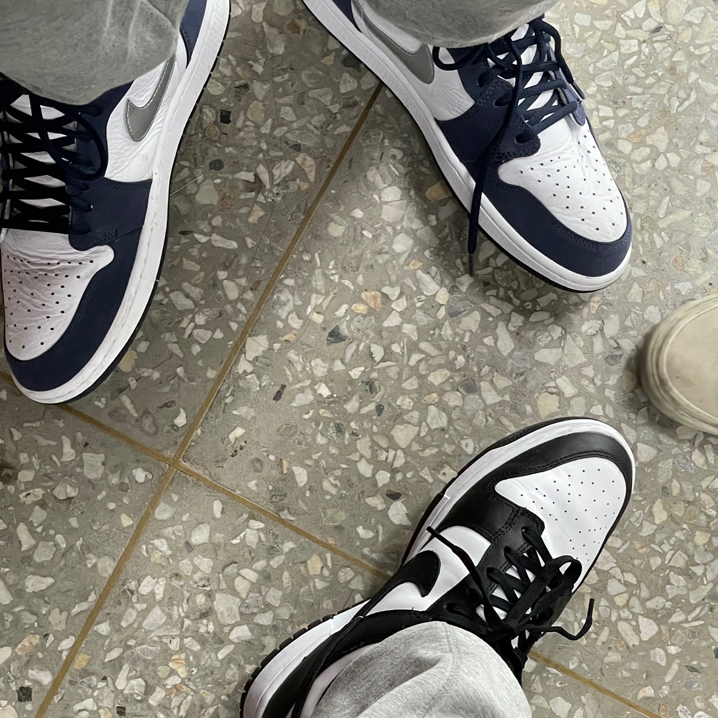 Nike Dunk Low Retro Black, Jordan 1 Retro High OG CO.JP Midnight Navy 착용 스타일