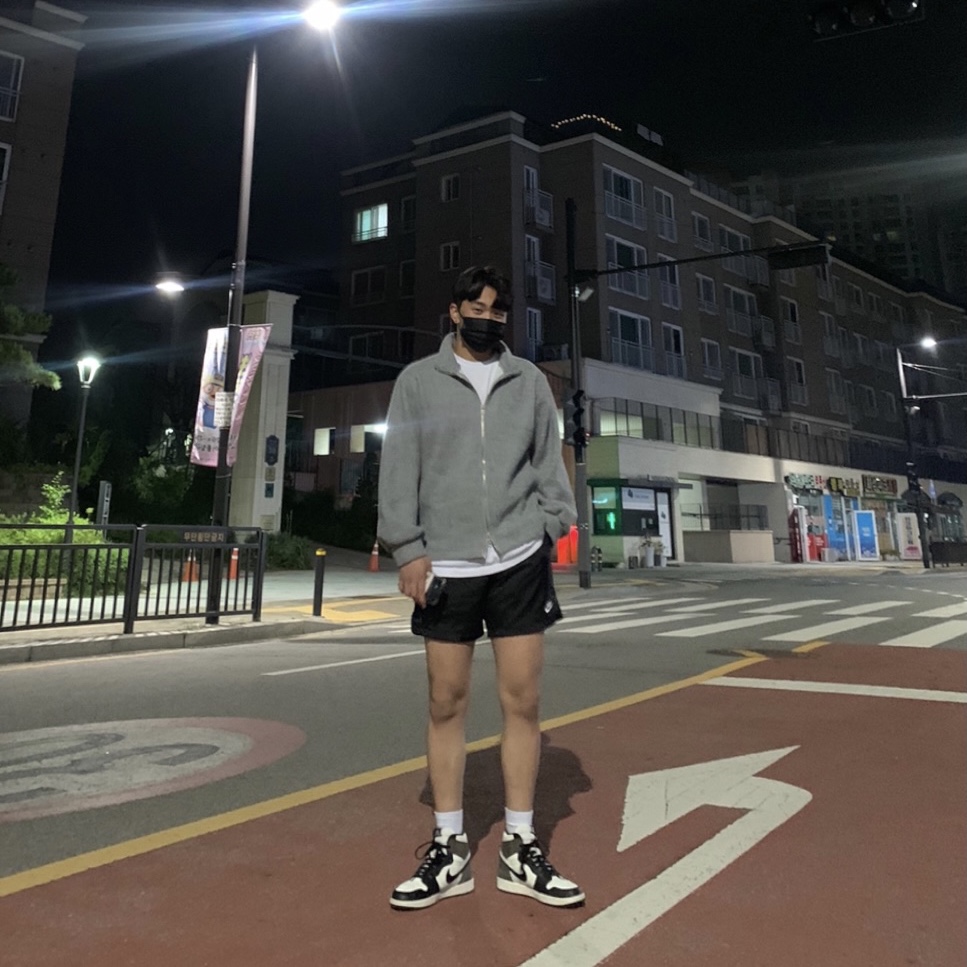 Jordan 1 Retro High OG Black Mocha 착용 스타일