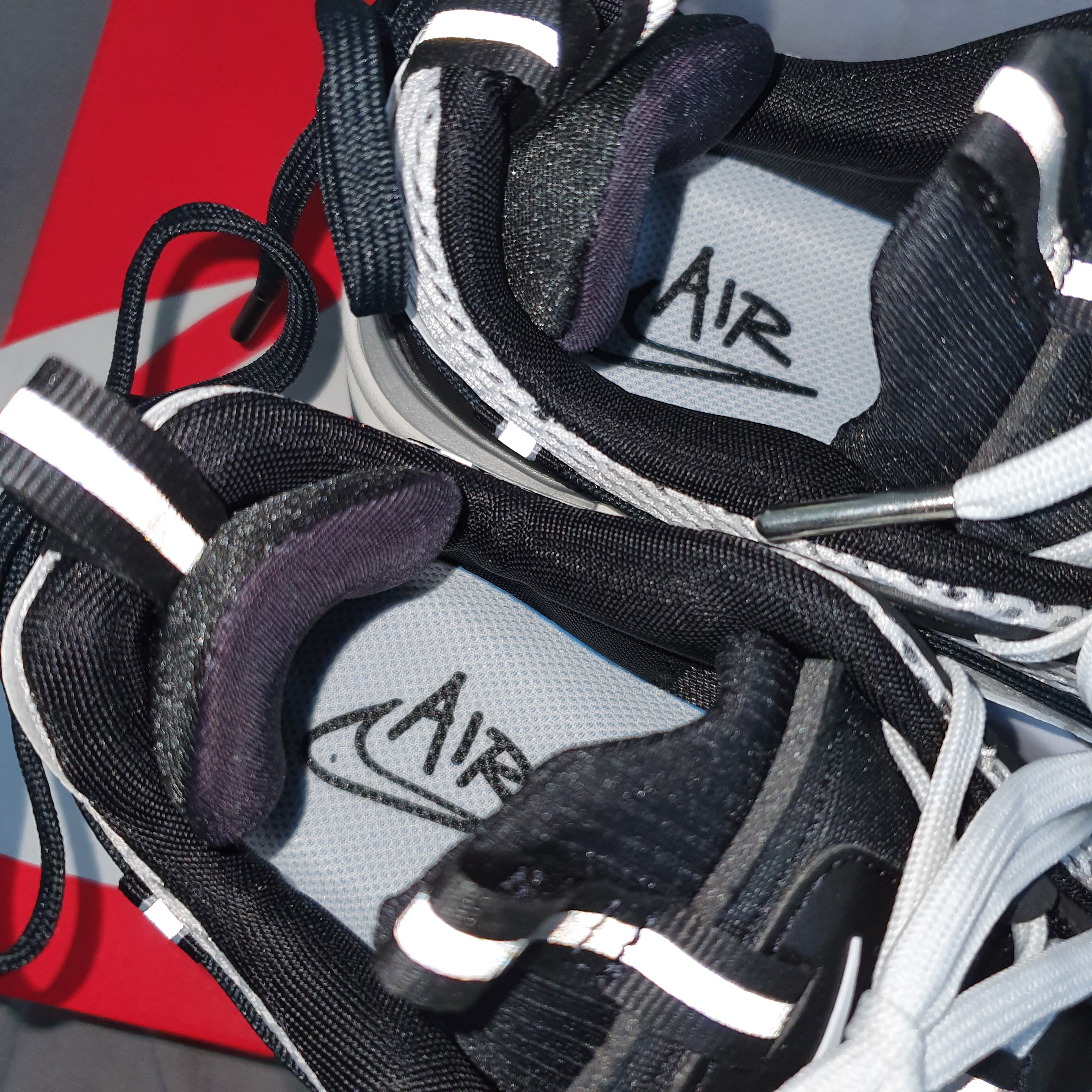 (W) Nike Air Max Furyosa Silver and Black 착용 스타일 - 3