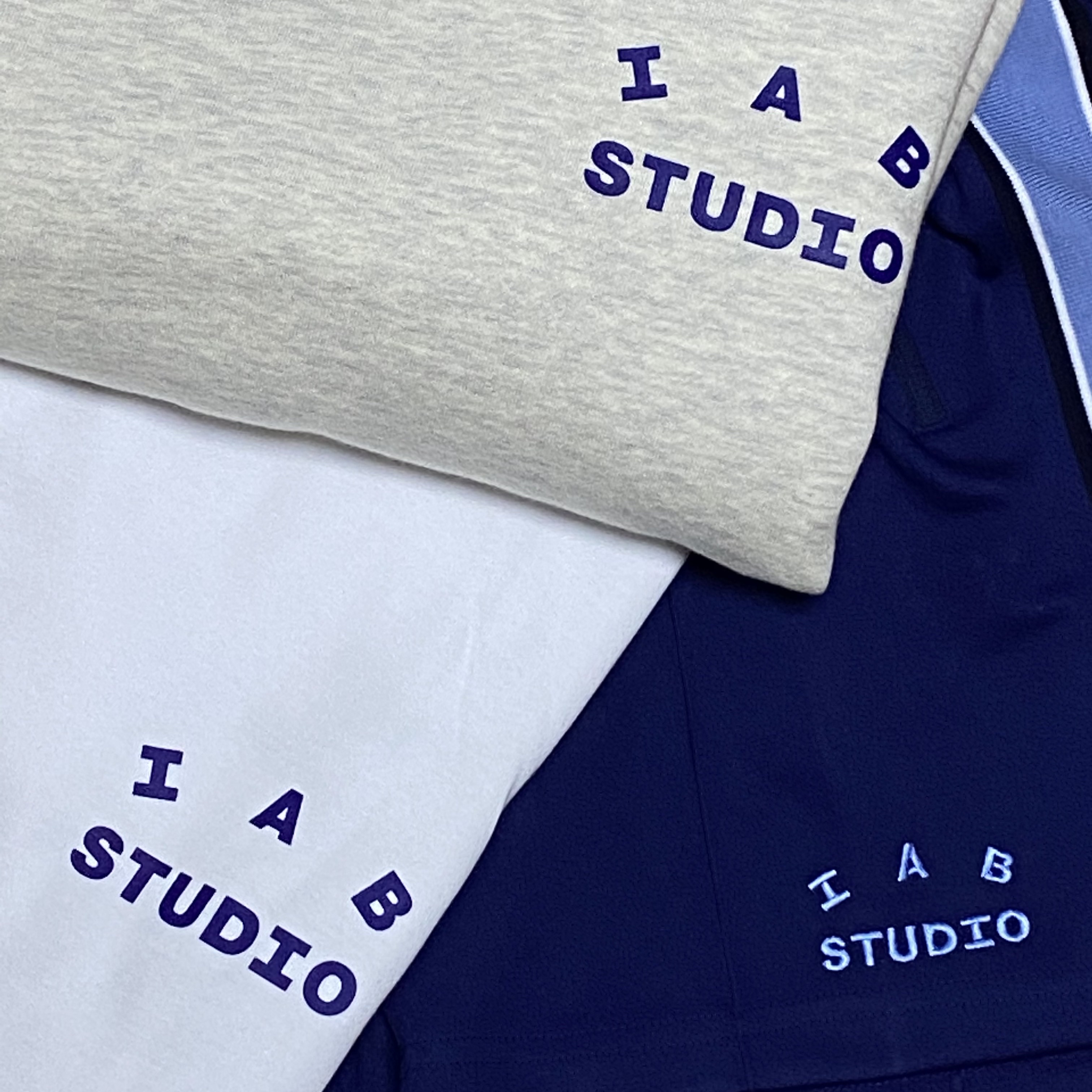 IAB Studio T-Shirt White, IAB Studio Hoodie Oatmeal Gray - 21SS 착용 스타일 - 1