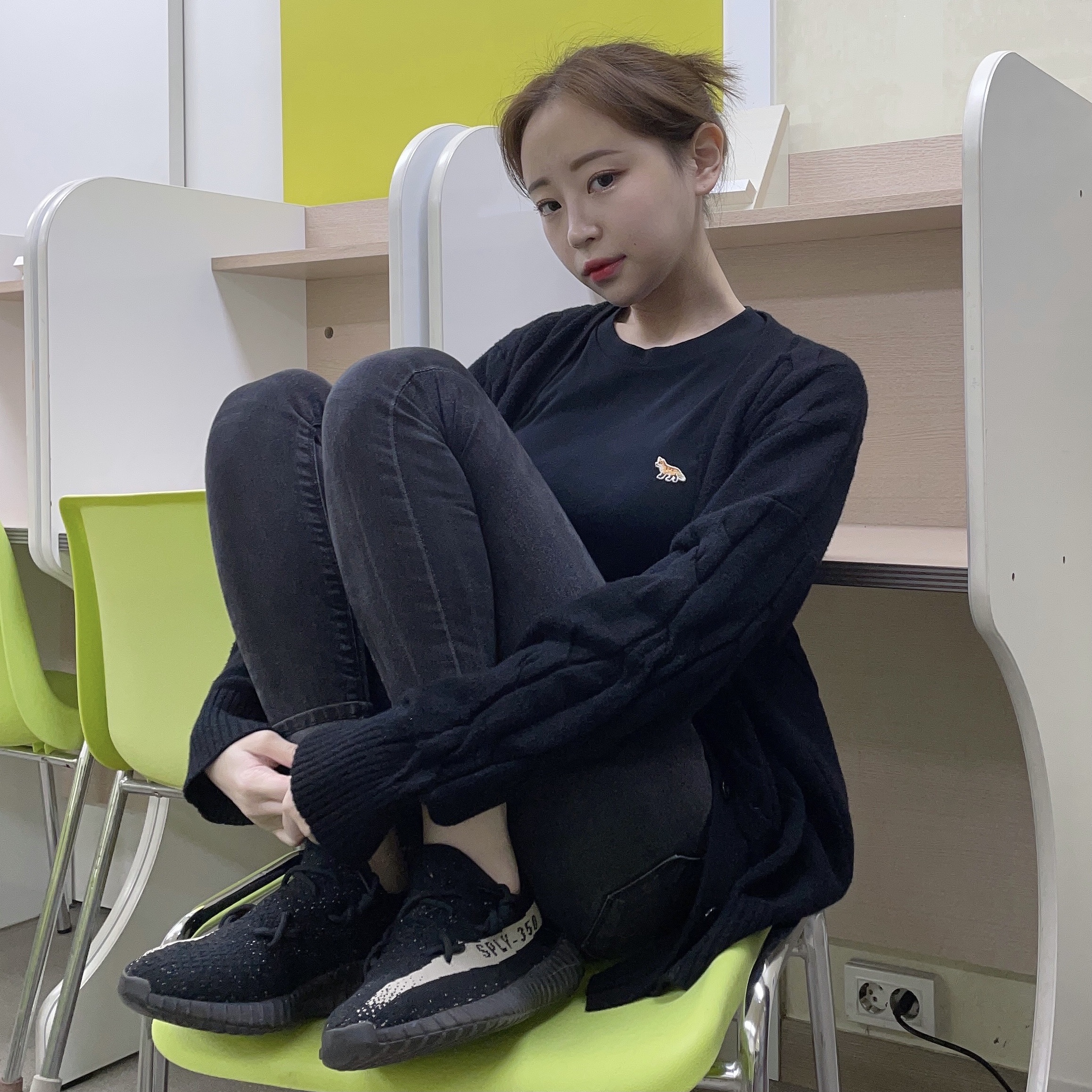 Adidas Yeezy Boost 350 V2 Core Black White 2016 착용 스타일 - 2
