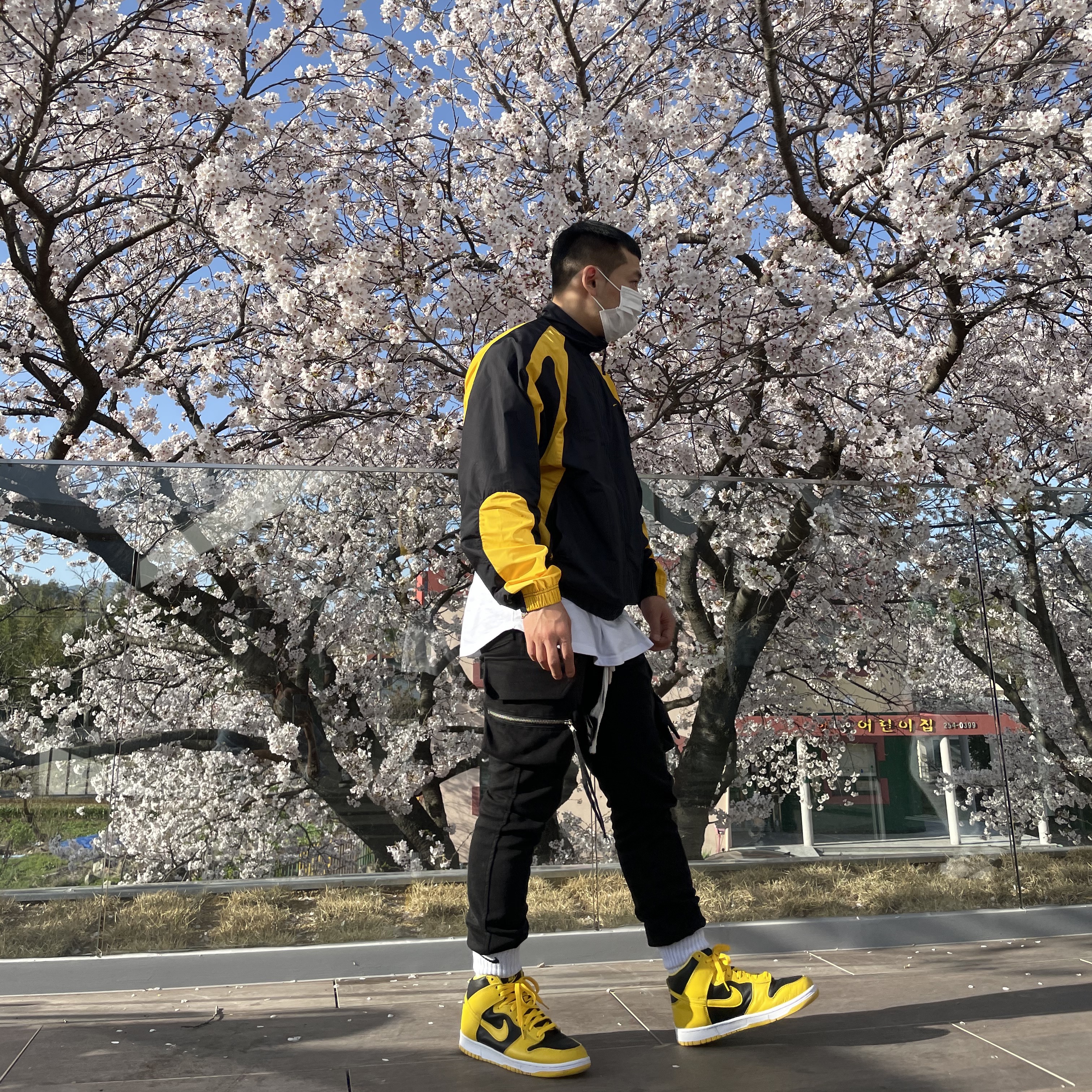 Nike Dunk High SP Varsity Maize, Nike x Drake Nocta Essential Track Jacket - Asia 착용 스타일