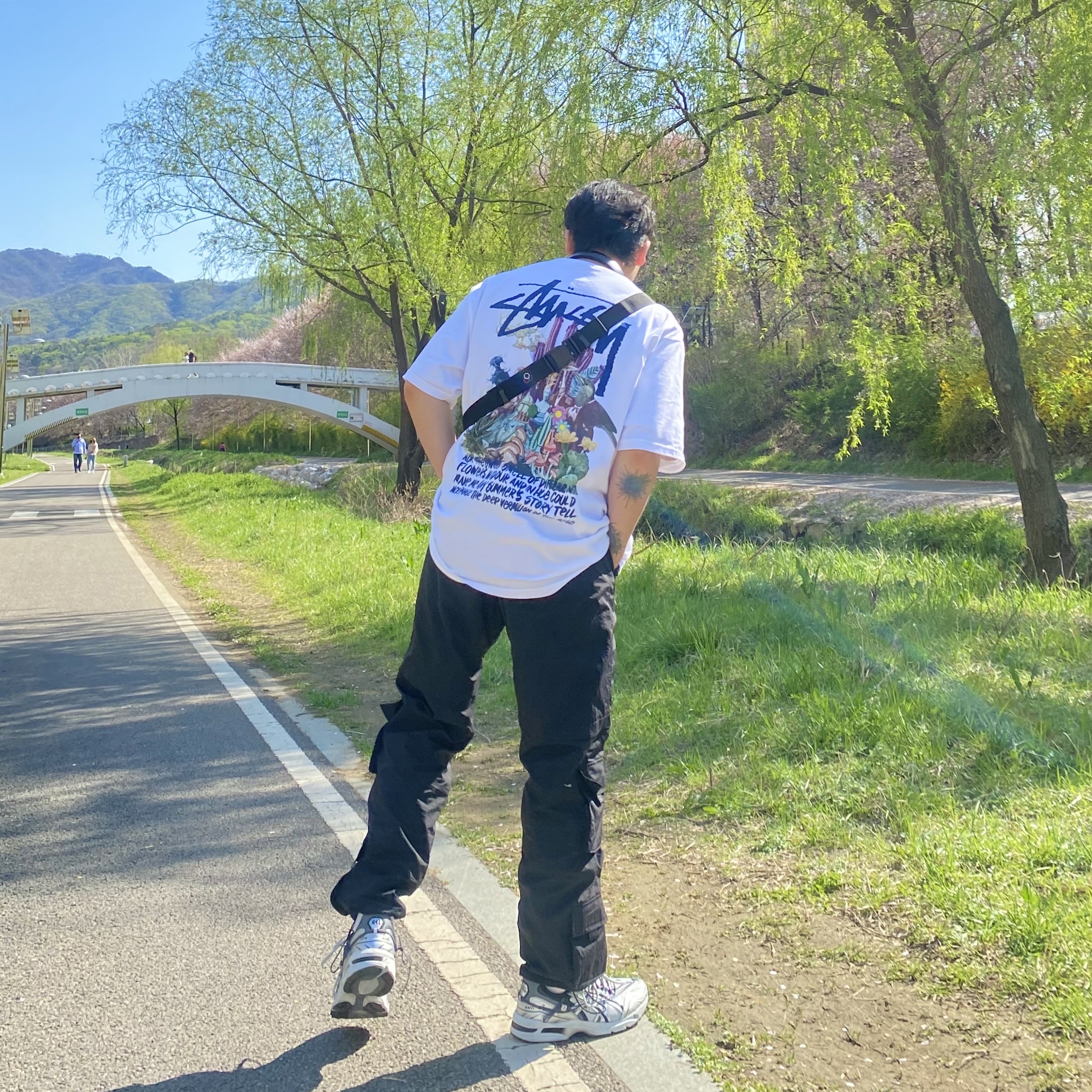 Stussy Psychedelic T-Shirt White, Asics x Andersson Bell Gel-1090 Glacier Grey Silver 착용 스타일 - 2