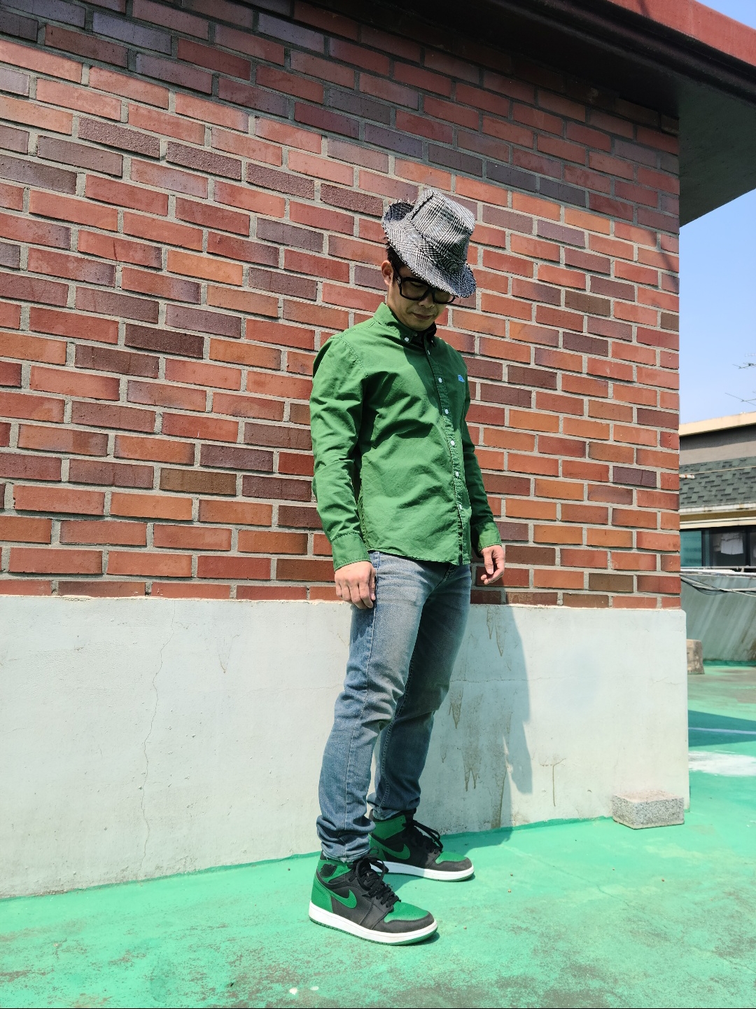 Jordan 1 Retro High OG Pine Green Black 착용 스타일 - 2