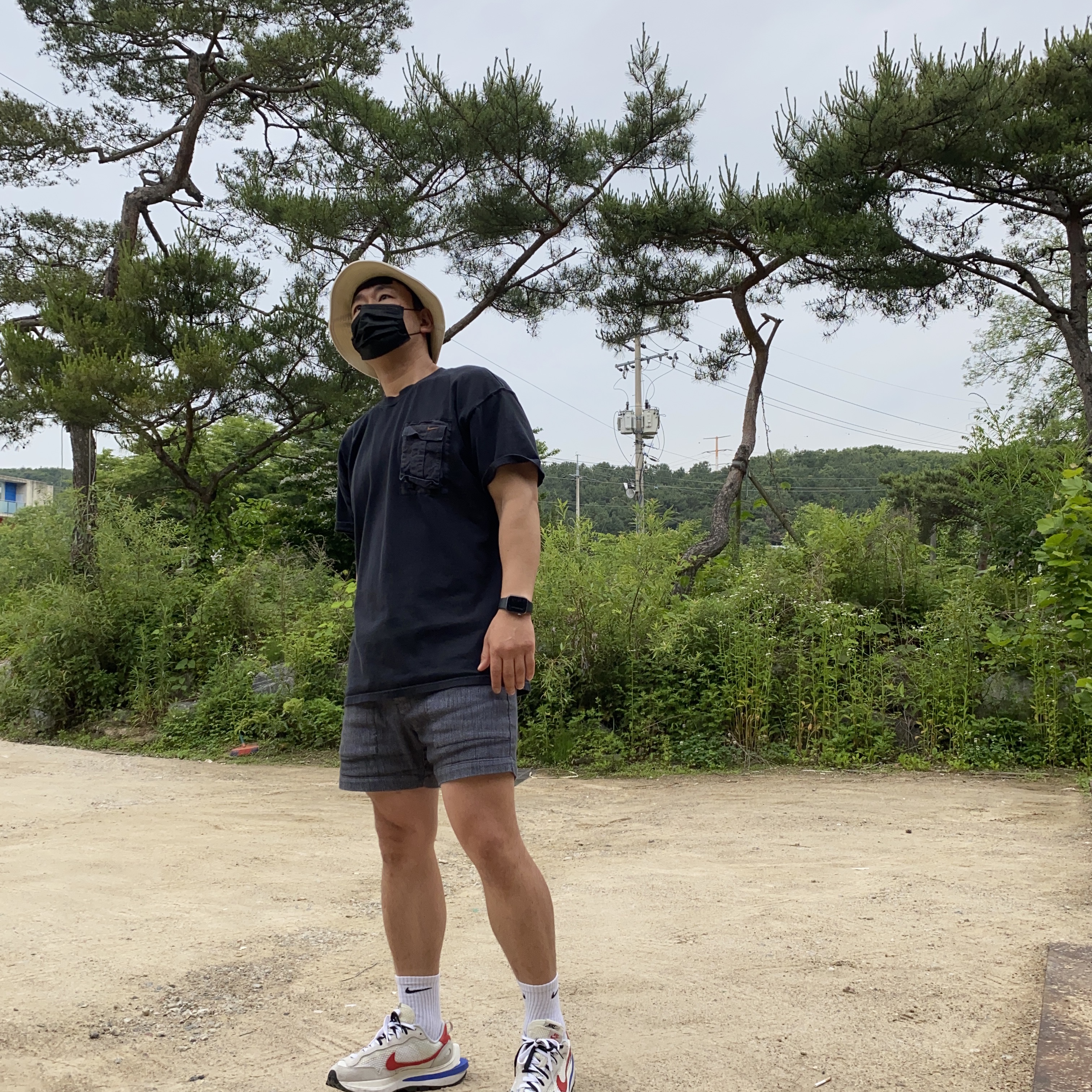 Nike x Travis Scott NRG AG T-Shirt Black, Nike x Sacai VaporWaffle Royal Fuchsia 착용 스타일