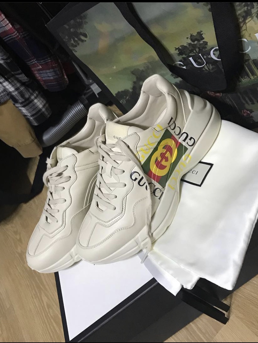 Gucci Rhyton Leather Sneakers Square Logo 착용 스타일 - 2